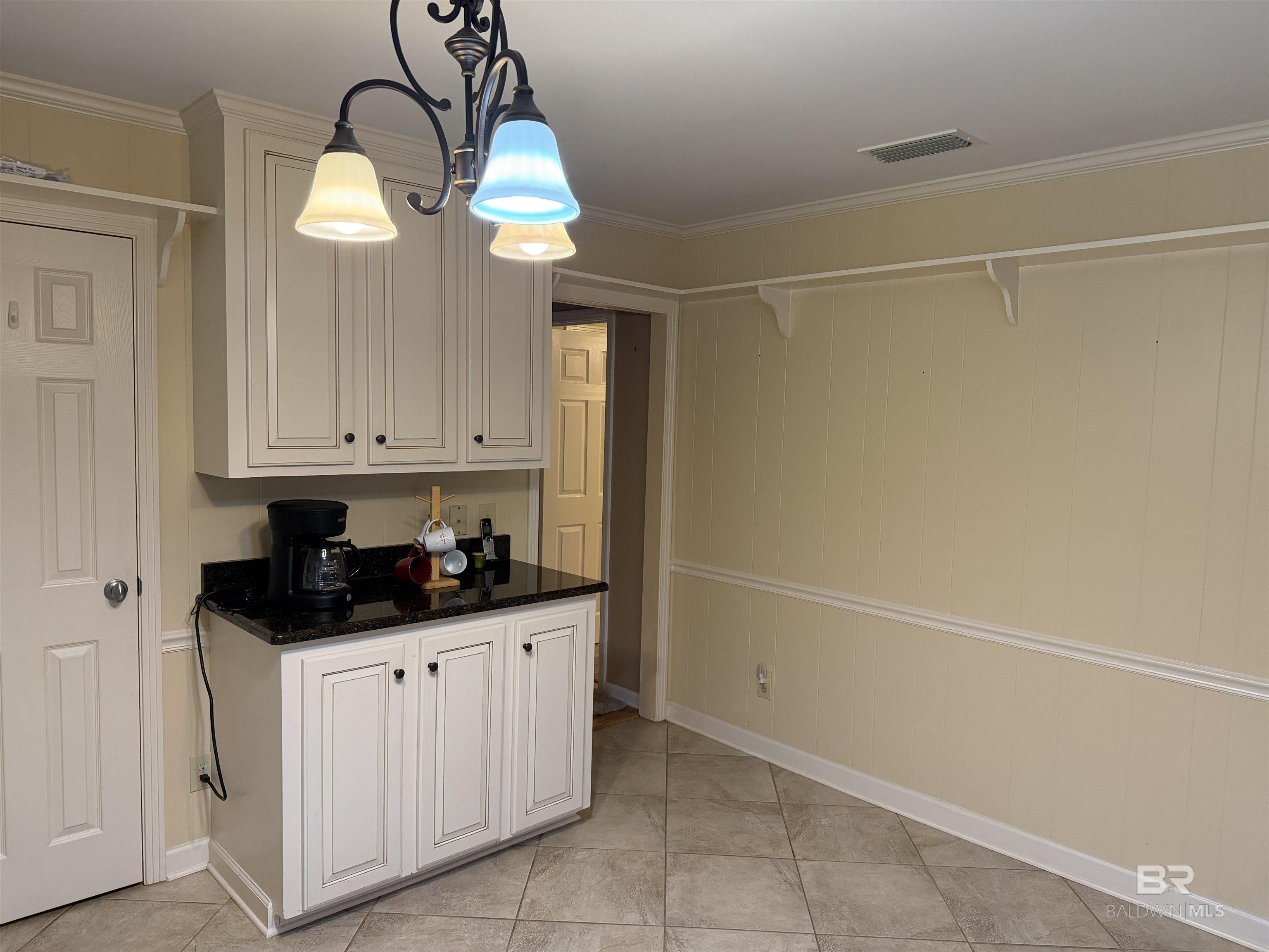 https://zimg.paragon.ice.com/ParagonImages/Property/PG/BCAR/398224/14/0/0/ca364d1320a35c408bcb160bea2b315f/7/d327cdf6e7b21a5101195d582b920d9d/398224-788d89e5-180b-4150-a4a5-5ac87b8e1ab0.JPG