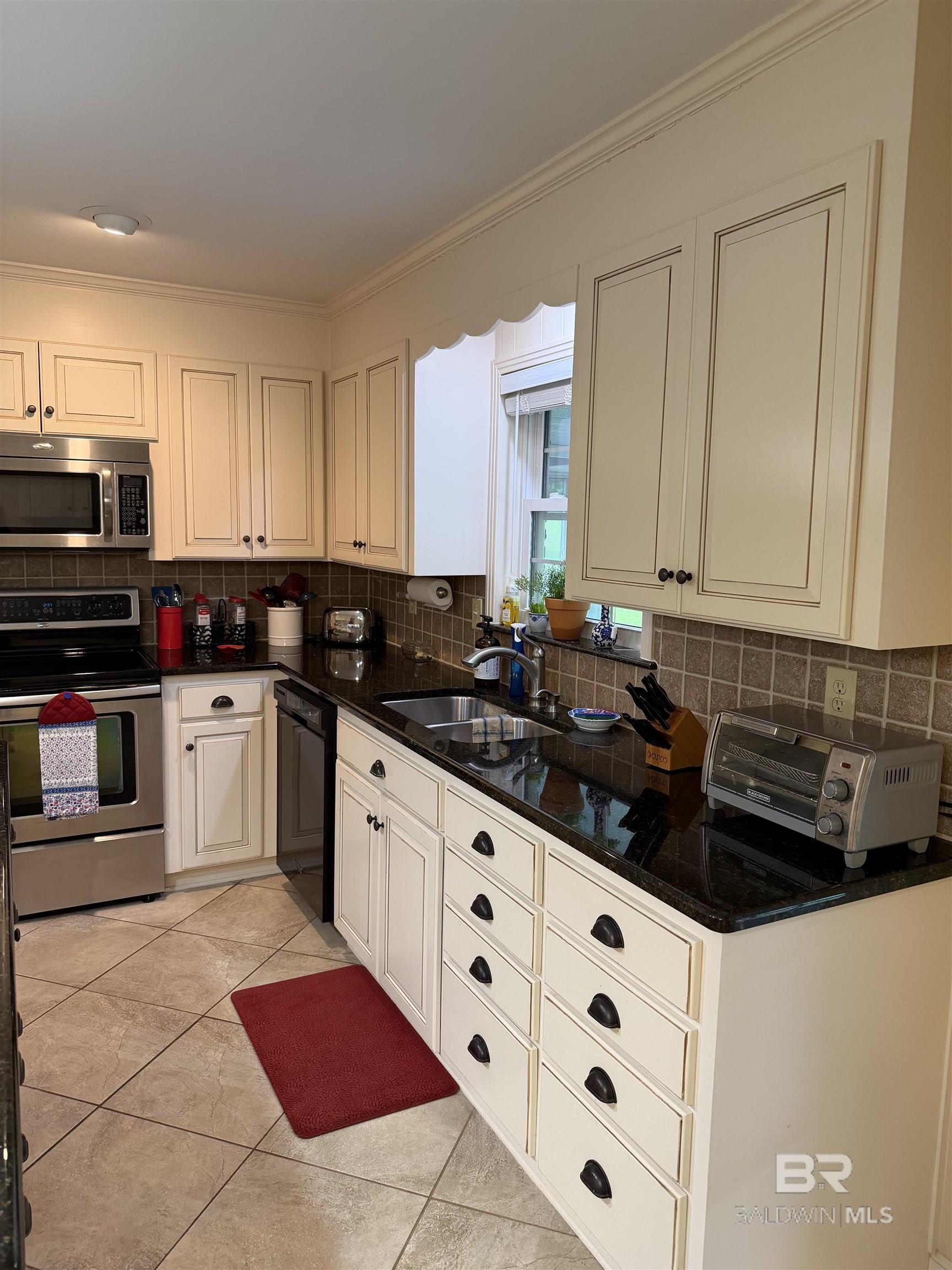 https://zimg.paragon.ice.com/ParagonImages/Property/PG/BCAR/398224/16/0/0/ca917d3cf103b969d93744e5823bff47/7/d327cdf6e7b21a5101195d582b920d9d/398224-960d71be-257a-49a1-b0d6-983ecd0c9d1e.JPG