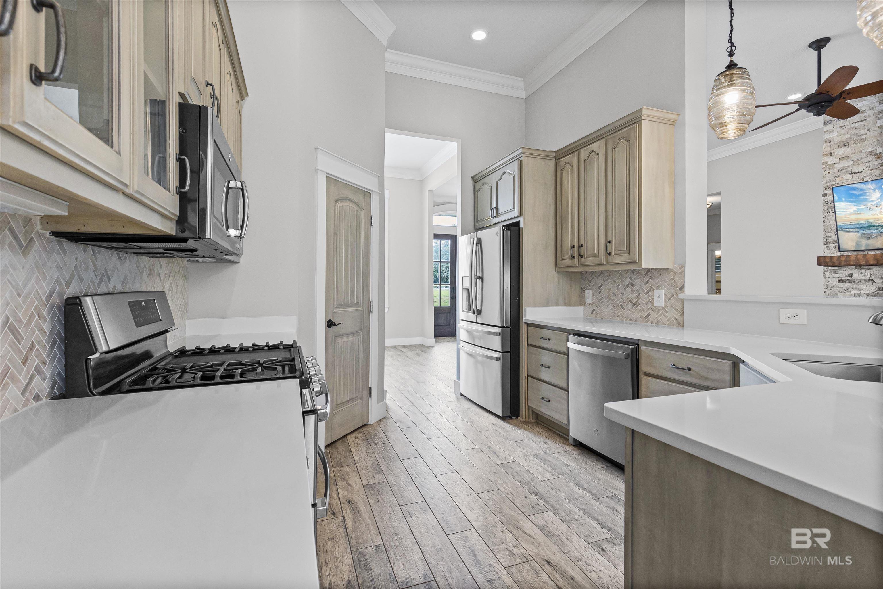 https://zimg.paragon.ice.com/ParagonImages/Property/PG/BCAR/398226/9/0/0/d0ec8b1046caffe71c03bf5d3ba2a450/7/0b5e4f9fb51f416475fda1a0b2b5b725/398226-c63d2419-1264-449f-bd06-4d09a6af0a59.JPG