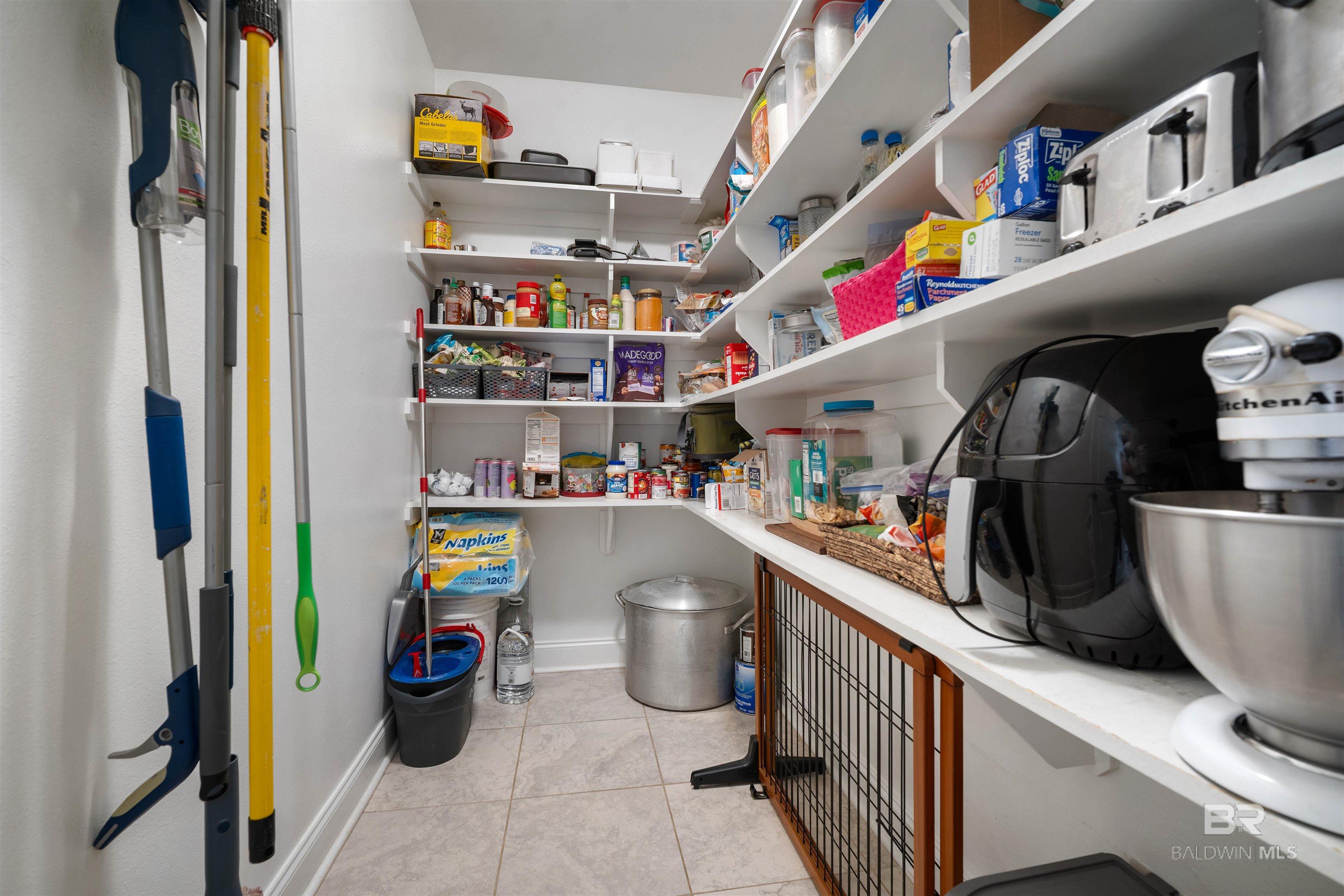 https://zimg.paragon.ice.com/ParagonImages/Property/PG/BCAR/398227/11/0/0/c309de48bc9a2dff6595421bd481a0b8/7/51a6b68feff93cbf3c7b26d66cc7f358/398227-4cdb0c47-5435-4b2e-bed6-1d83110703c0.JPG