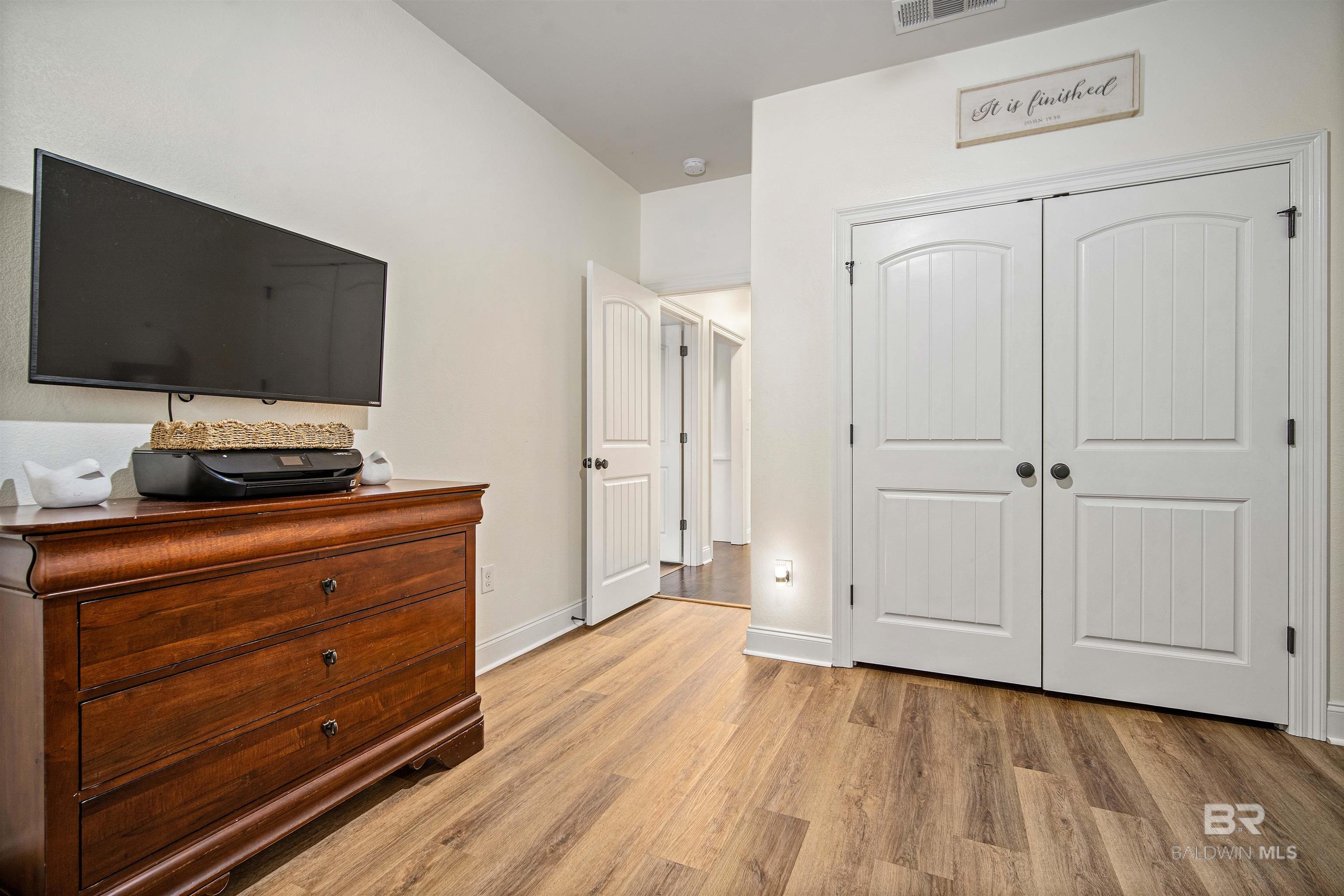 https://zimg.paragon.ice.com/ParagonImages/Property/PG/BCAR/398227/21/0/0/216ddffc3d7f57767565ab6de2cdd3db/7/51a6b68feff93cbf3c7b26d66cc7f358/398227-a11d3511-504c-4db3-9517-1ca72f793c45.JPG