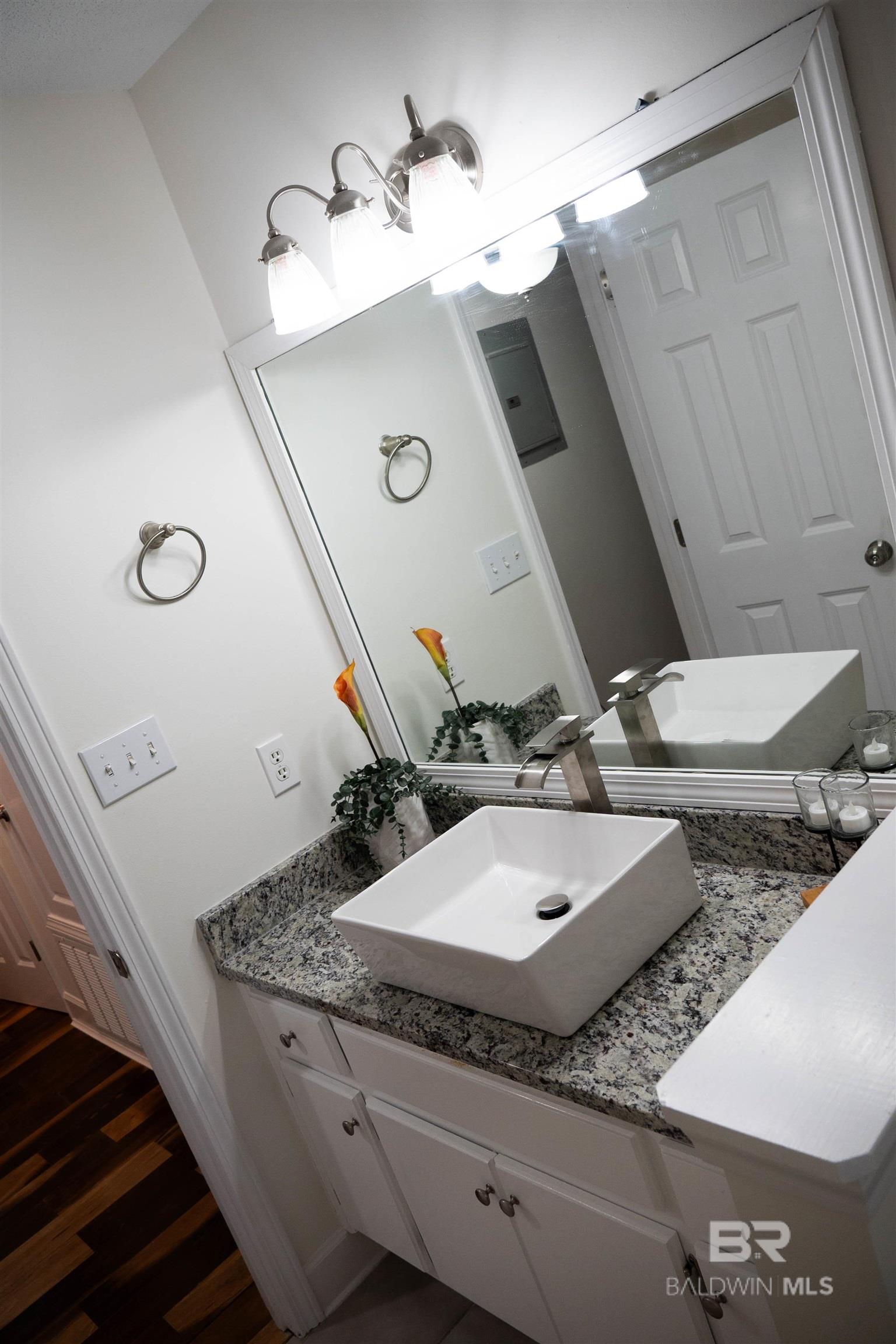 398231 | Photo 19