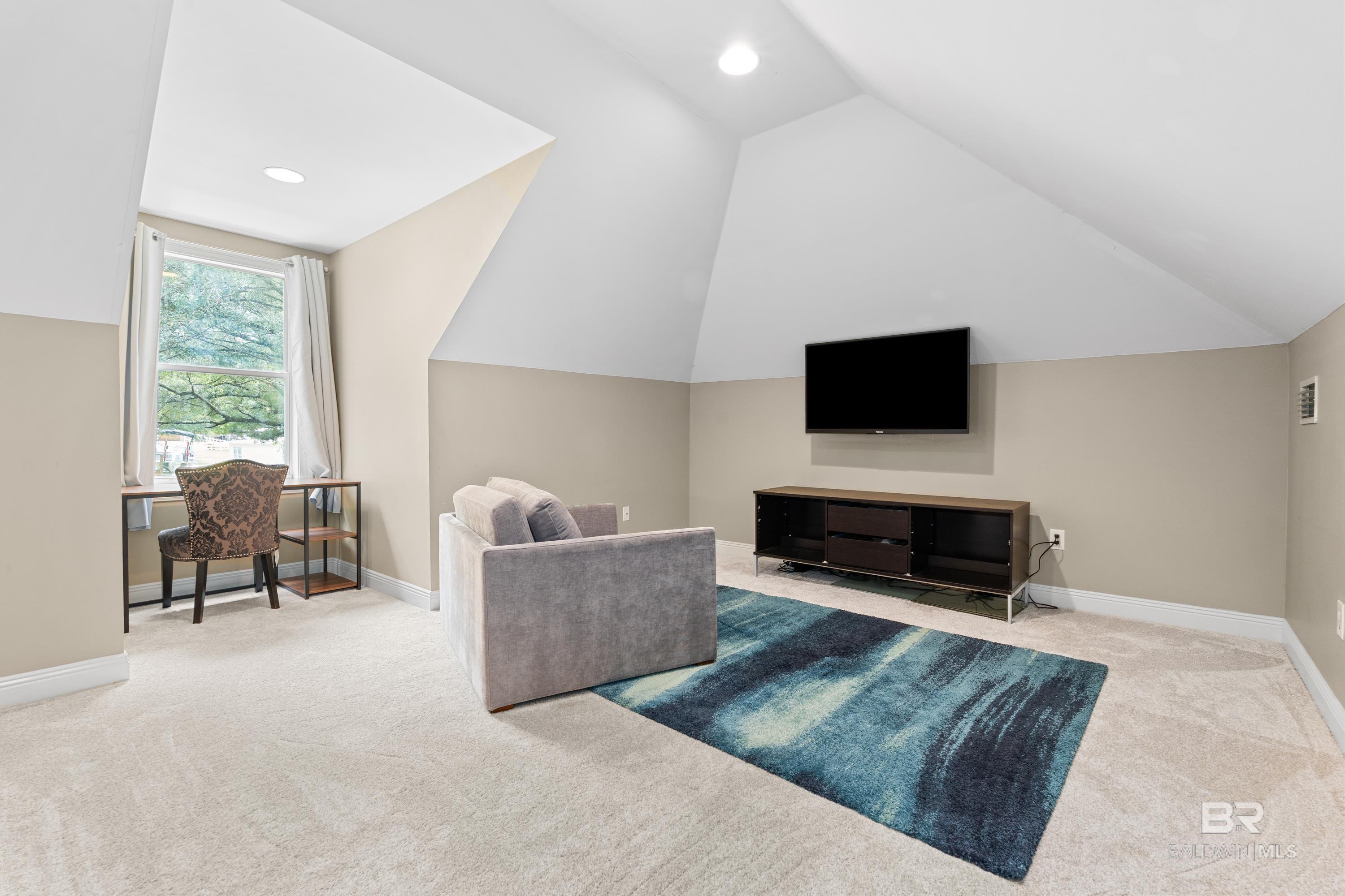 https://zimg.paragon.ice.com/ParagonImages/Property/PG/BCAR/398247/28/0/0/e0e3a0088c1ee5e6f52a898f827f7a99/7/c7b79246a5eac5ab028c910727268fdf/398247-e32d49b4-9f37-472b-8f12-16bca801c603.JPG