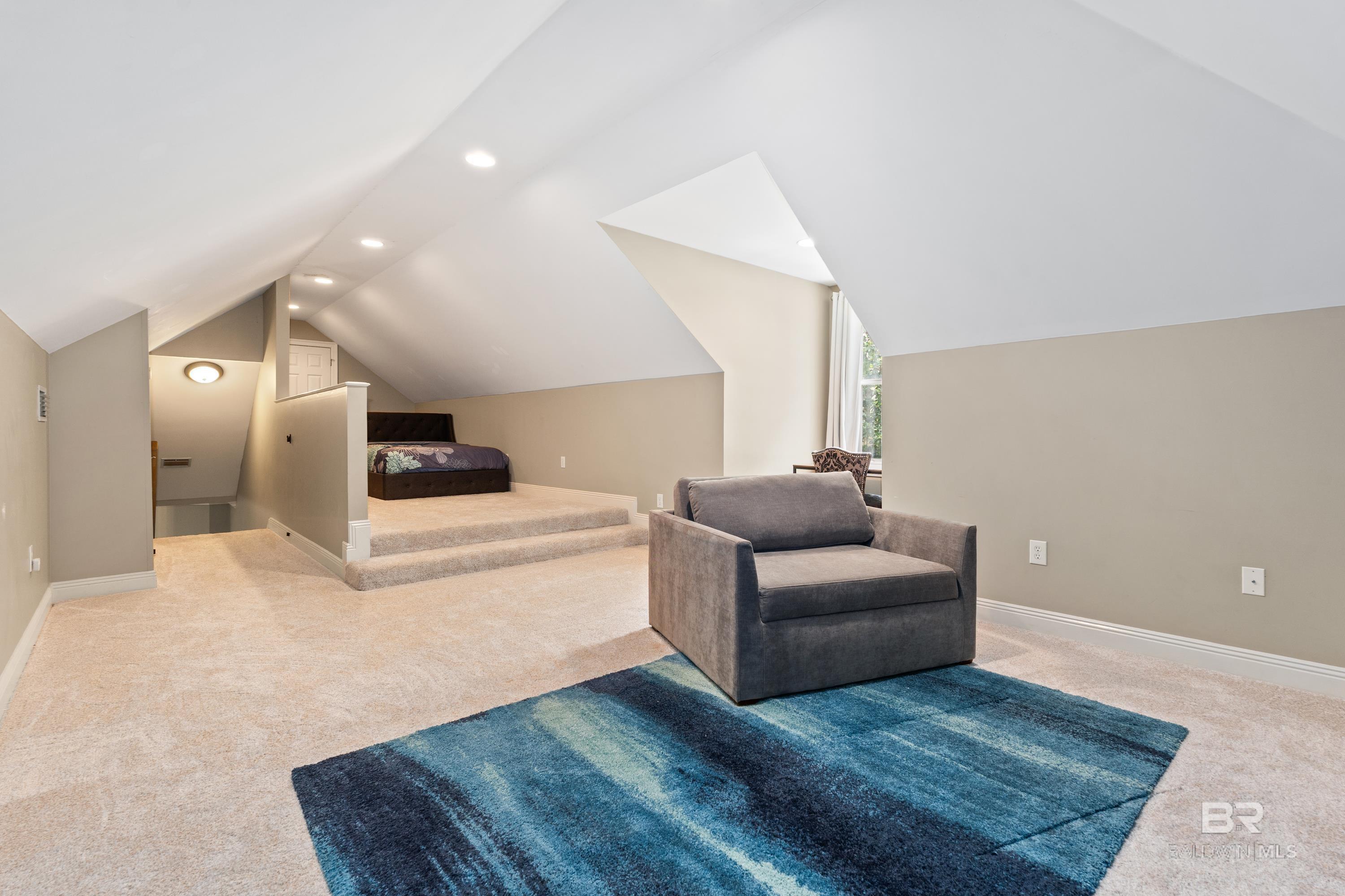 https://zimg.paragon.ice.com/ParagonImages/Property/PG/BCAR/398247/29/0/0/9e2236ed913a121d0619a520770c9ffb/7/c7b79246a5eac5ab028c910727268fdf/398247-53898bd4-f906-4243-a767-f36b67facc6c.JPG