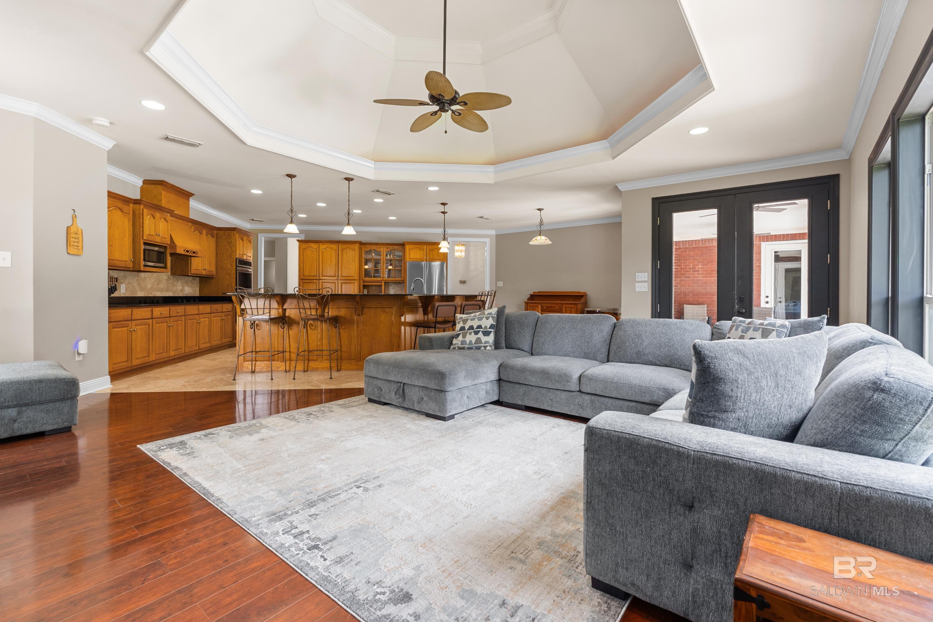 https://zimg.paragon.ice.com/ParagonImages/Property/PG/BCAR/398247/9/0/0/ff0163cdd895698e65193b4ae7bbd9db/7/c7b79246a5eac5ab028c910727268fdf/398247-407ed9c0-9a8f-47c5-93fb-10bf3bcc6847.JPG