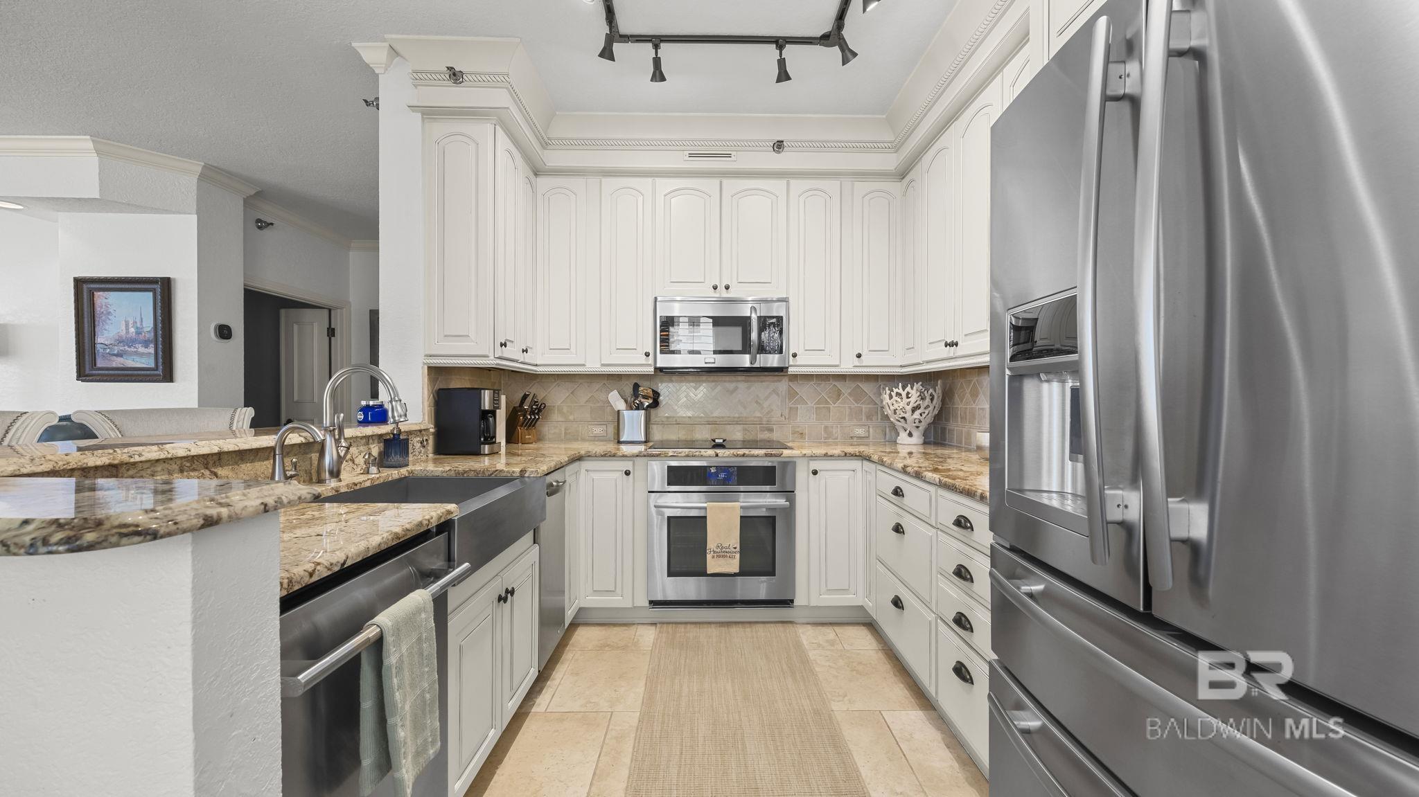 https://zimg.paragon.ice.com/ParagonImages/Property/PG/BCAR/398249/7/0/0/a5795ca3a11d324bb5b8bd5f7c416292/7/8d7ac650df3595edd26393e2ae8be681/398249-807f1046-eb33-4cf9-b9e8-8bacf4a53e08.JPG