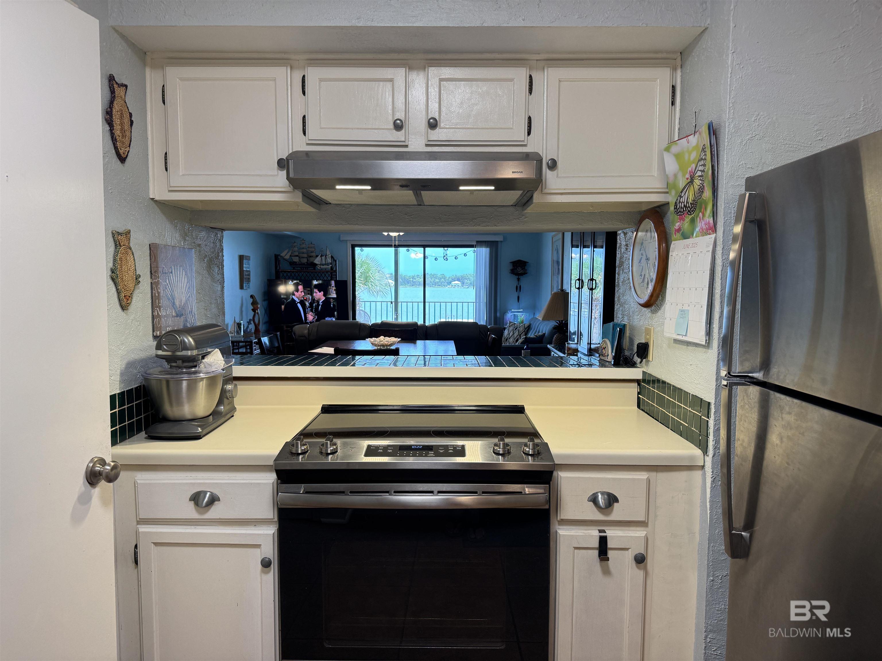 https://zimg.paragon.ice.com/ParagonImages/Property/PG/BCAR/398274/11/0/0/9fcce2013afc73f27c0c2e1eef811c70/7/a3ce8008ff726789b1bd7bb94b60fdc0/398274-09CF691D-C9F6-450C-BEFD-0F8749F31138.JPG