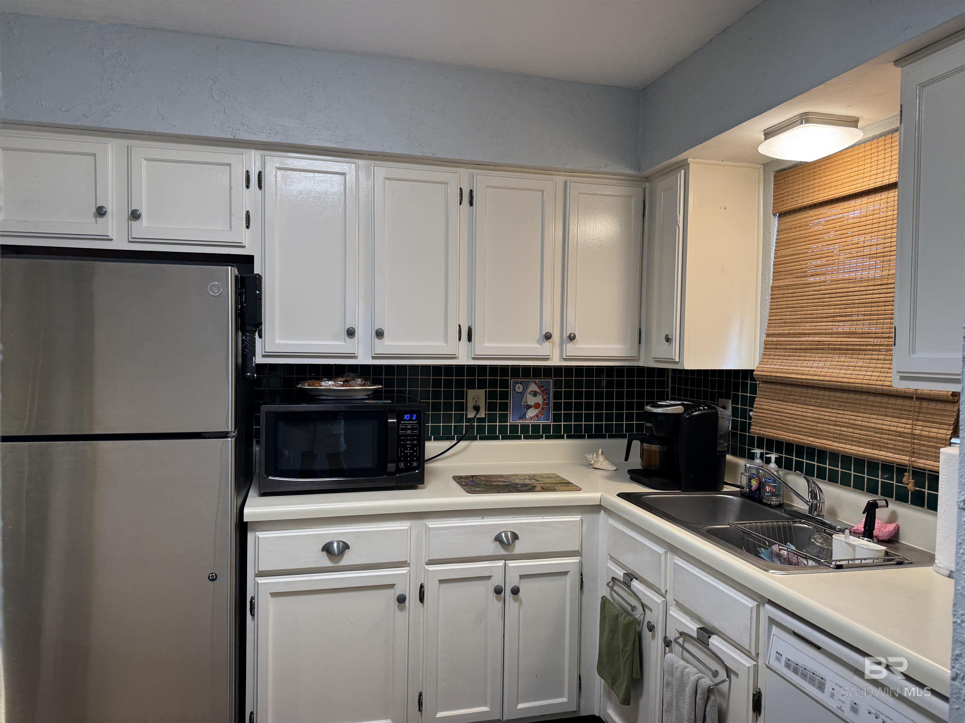 https://zimg.paragon.ice.com/ParagonImages/Property/PG/BCAR/398274/12/0/0/b13271af9f30458835d0a43cb85944cc/7/a3ce8008ff726789b1bd7bb94b60fdc0/398274-63DFD38D-E782-46B6-BF11-2465F2043C9C.JPG