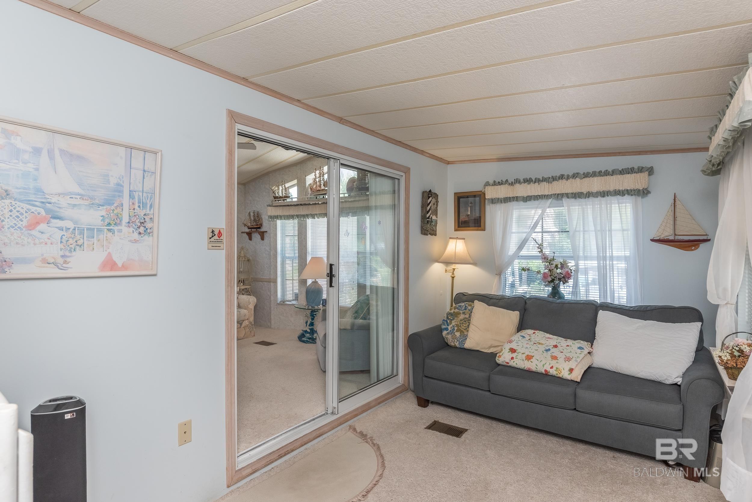 https://zimg.paragon.ice.com/ParagonImages/Property/PG/BCAR/398275/18/0/0/e87039c9dd9d1a23b4970cf06191dc8e/7/36a201602055d6f91b1b51ddf50495bb/398275-B12AEC23-EDD1-4BAA-B185-1B3B59EC07FE.JPG