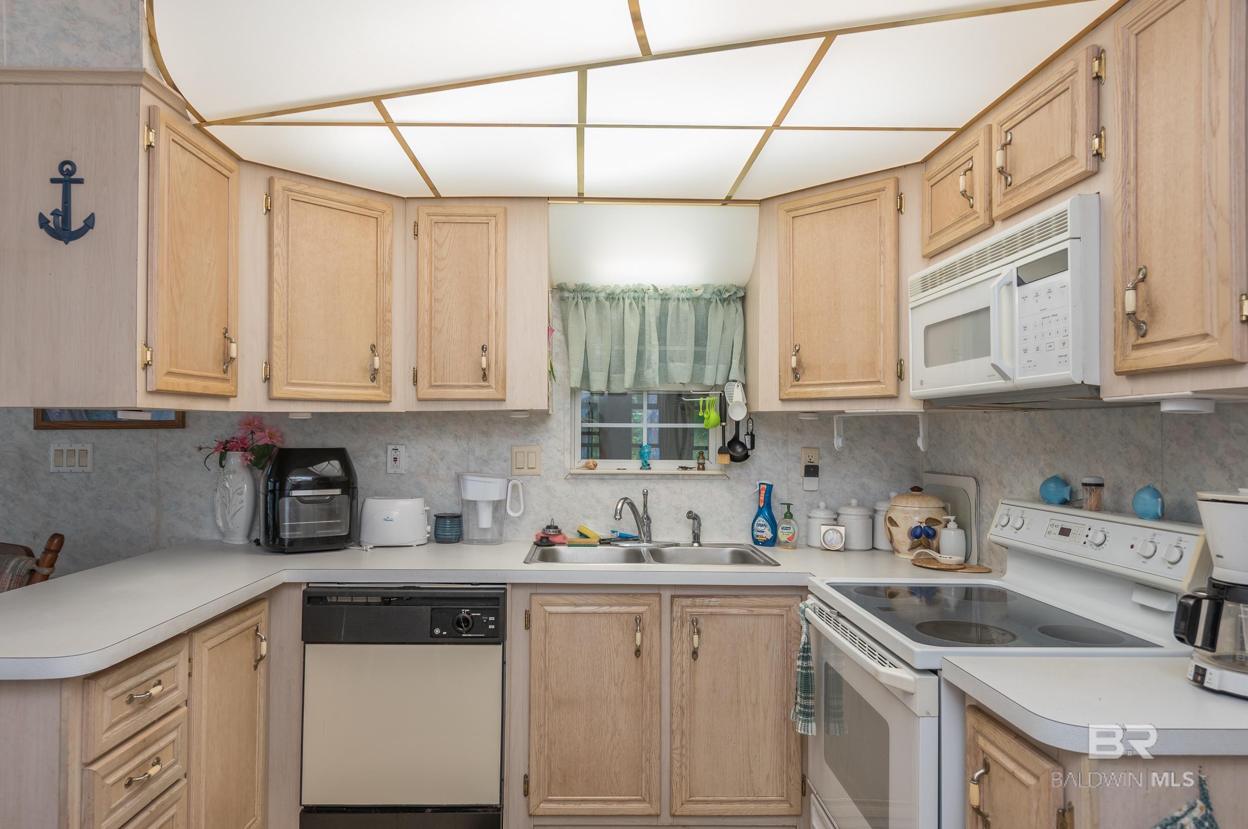 https://zimg.paragon.ice.com/ParagonImages/Property/PG/BCAR/398275/7/0/0/45ba97a648c00ed483a5e32e8ac0fbe5/7/36a201602055d6f91b1b51ddf50495bb/398275-A9709982-0233-45D5-8712-FD12F91DCAF6.JPG
