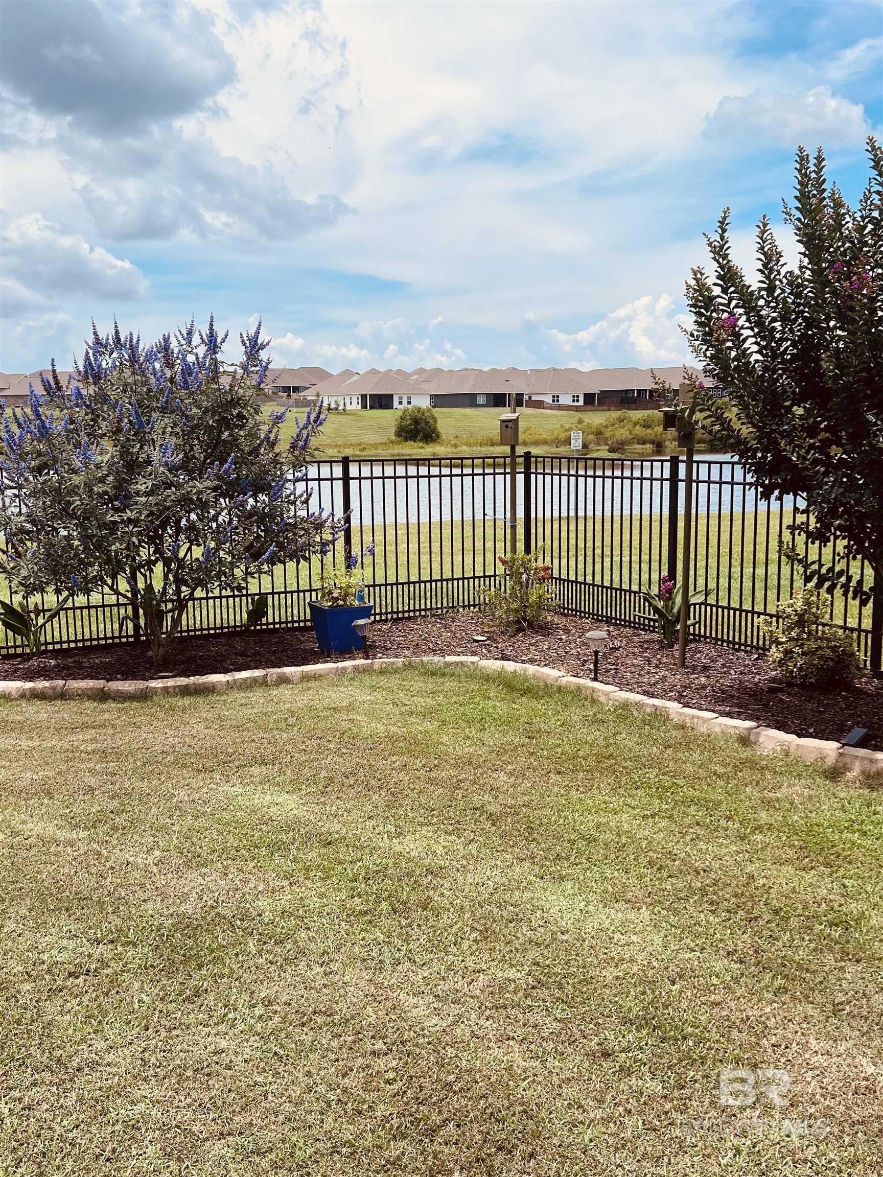 https://zimg.paragon.ice.com/ParagonImages/Property/PG/BCAR/398304/2/0/0/3c5174b290a5990e62f7f6faff62861f/7/078deeb1d1aee33b07d2bf121c3e2258/398304-ab82466e-9e10-45b9-9625-08f294573b82.JPG