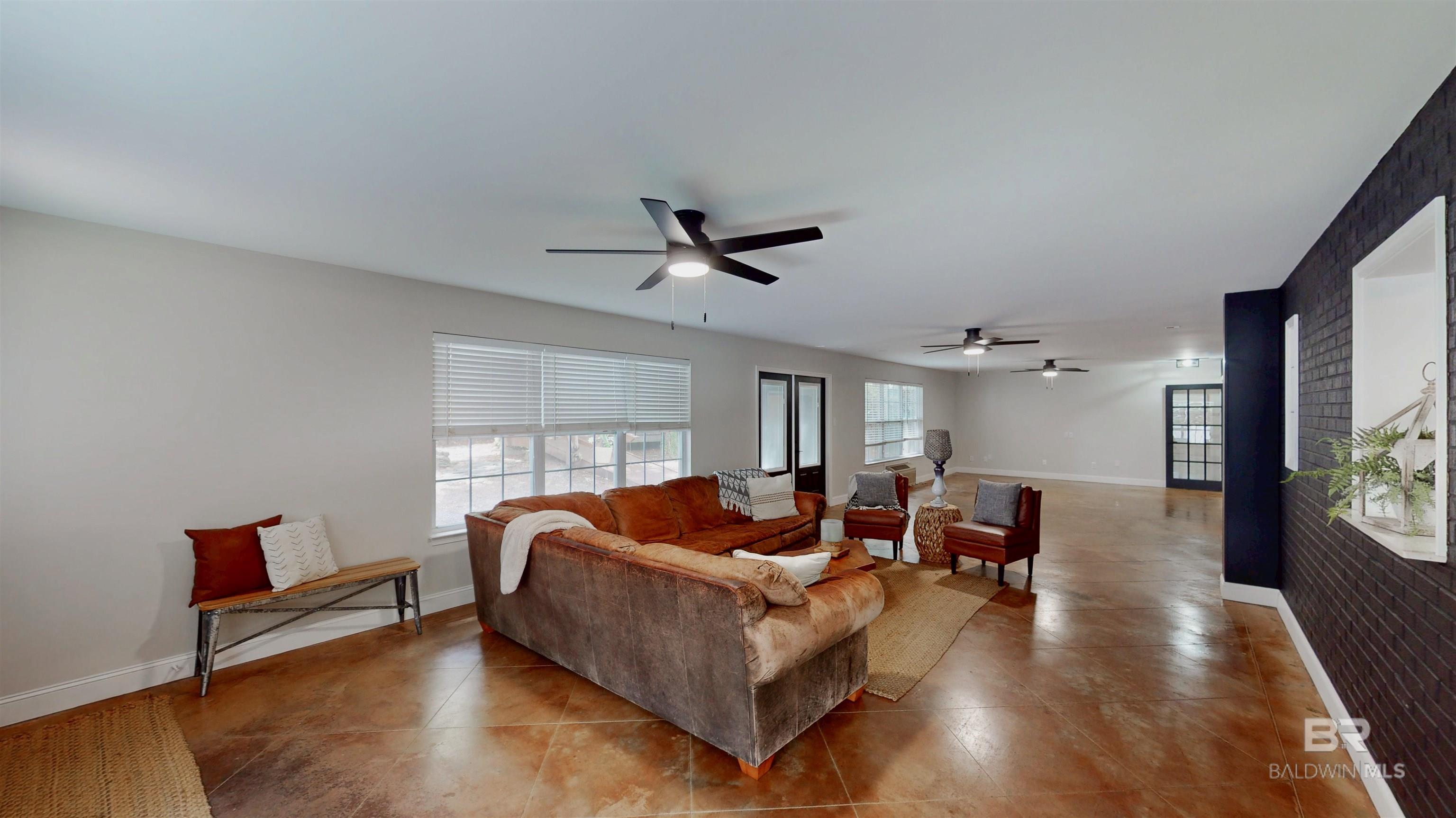 https://zimg.paragon.ice.com/ParagonImages/Property/PG/BCAR/398314/19/0/0/29b6f909c6ec3ff3b765b01984ed233f/7/f786cdcbe563007b440184d94213fc09/398314-14969b86-72f0-4d60-8a9d-f895277735d0.JPG