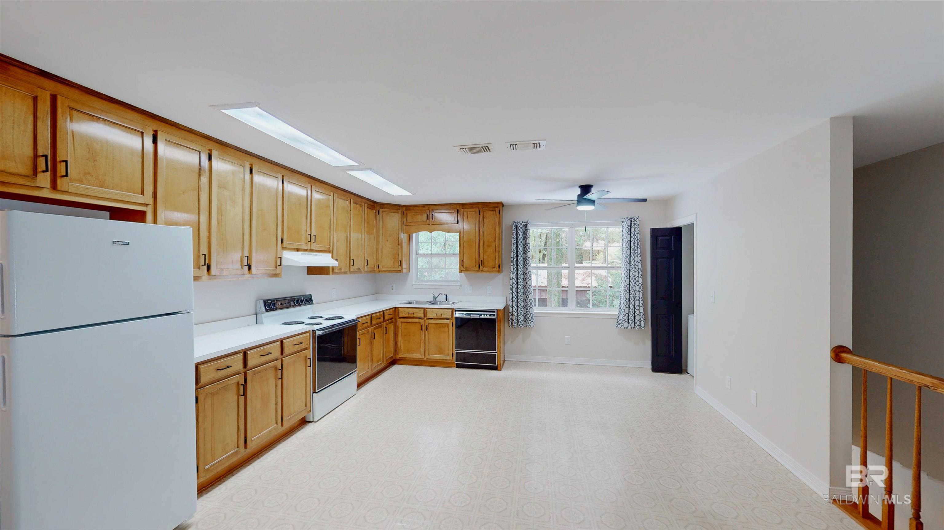 https://zimg.paragon.ice.com/ParagonImages/Property/PG/BCAR/398314/8/0/0/059cc4a7823f6262f6a90626d3000e50/7/f786cdcbe563007b440184d94213fc09/398314-ee3afb30-84ca-4de0-8317-b3b78b707640.JPG