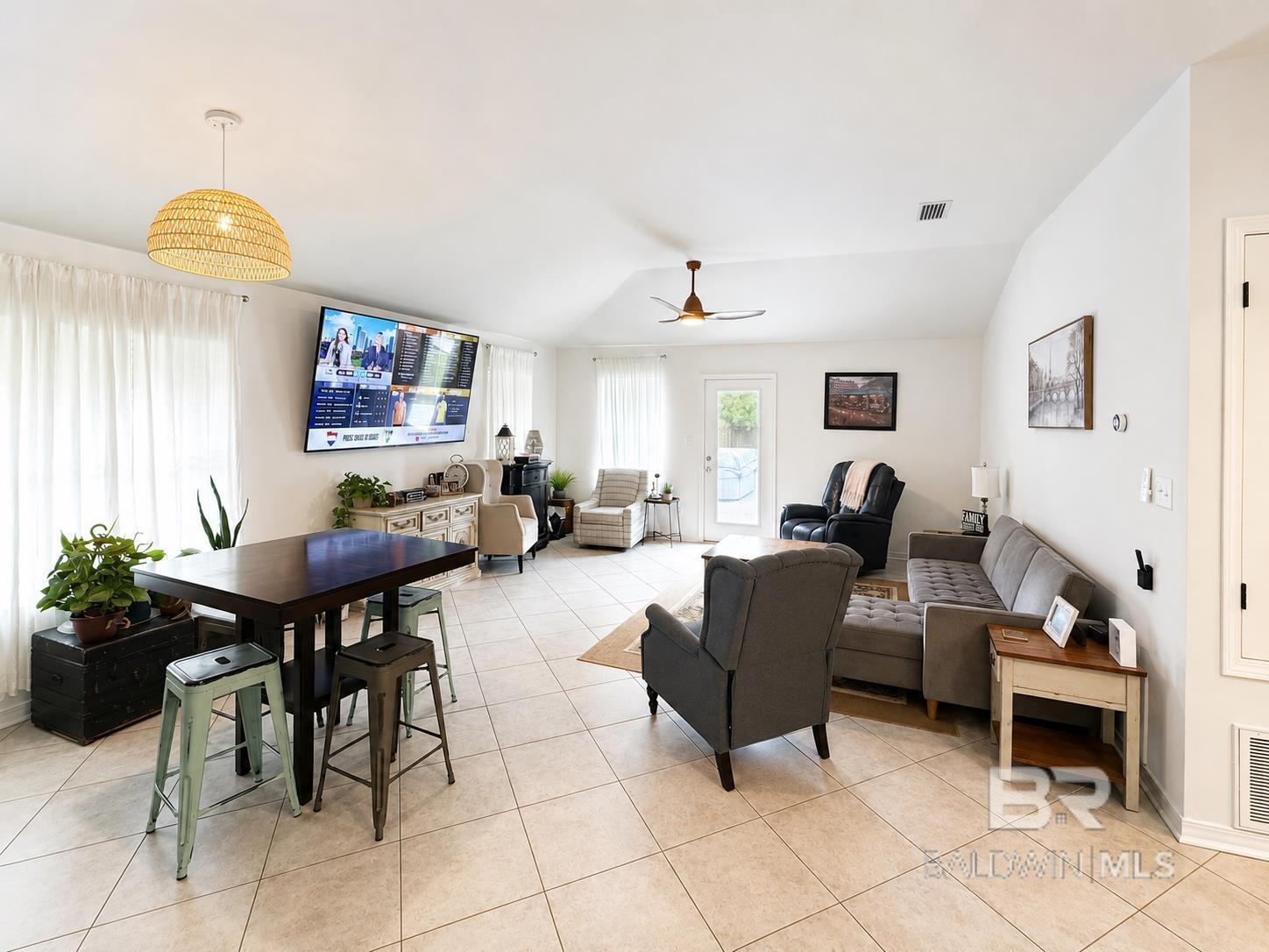 https://zimg.paragon.ice.com/ParagonImages/Property/PG/BCAR/398316/4/0/0/57d550c77ad60887a616ef4cb4f6f8a0/7/1d0bcd3f20d282f3f13f76a2413f6150/398316-e2abda85-96b4-4989-b045-bf2c784b44e7.JPG