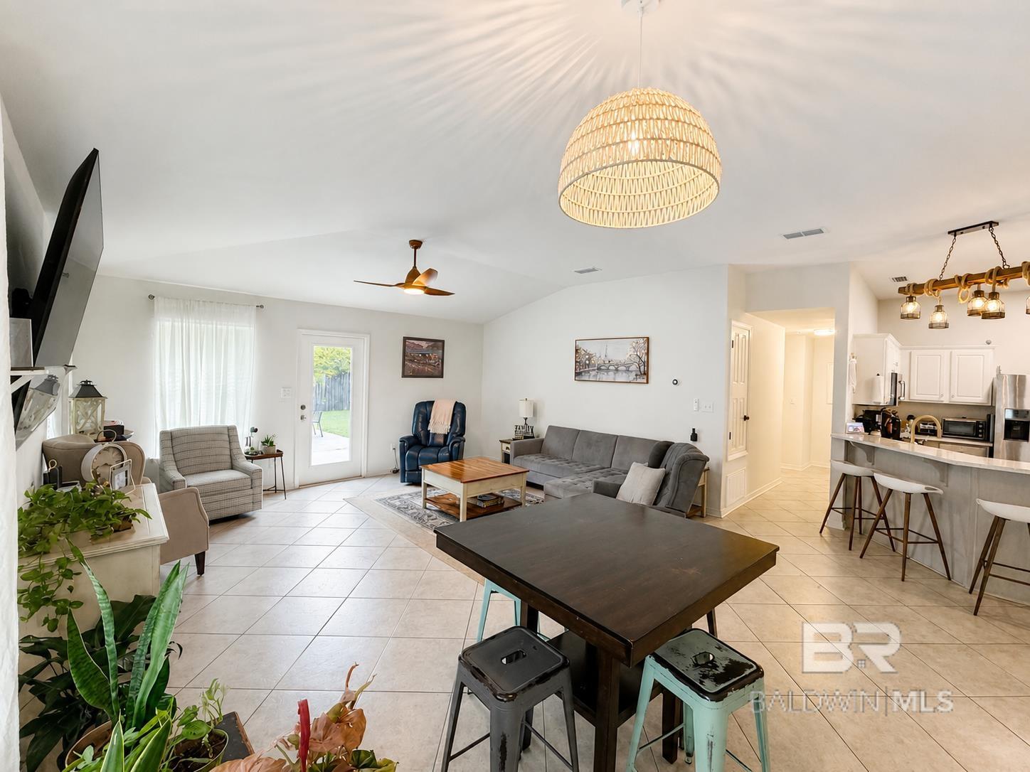 https://zimg.paragon.ice.com/ParagonImages/Property/PG/BCAR/398316/7/0/0/be4bb7f34be0d410374af7c577c0f3aa/7/1d0bcd3f20d282f3f13f76a2413f6150/398316-9a3e7921-0620-400a-b33e-9a10ec621c4d.JPG