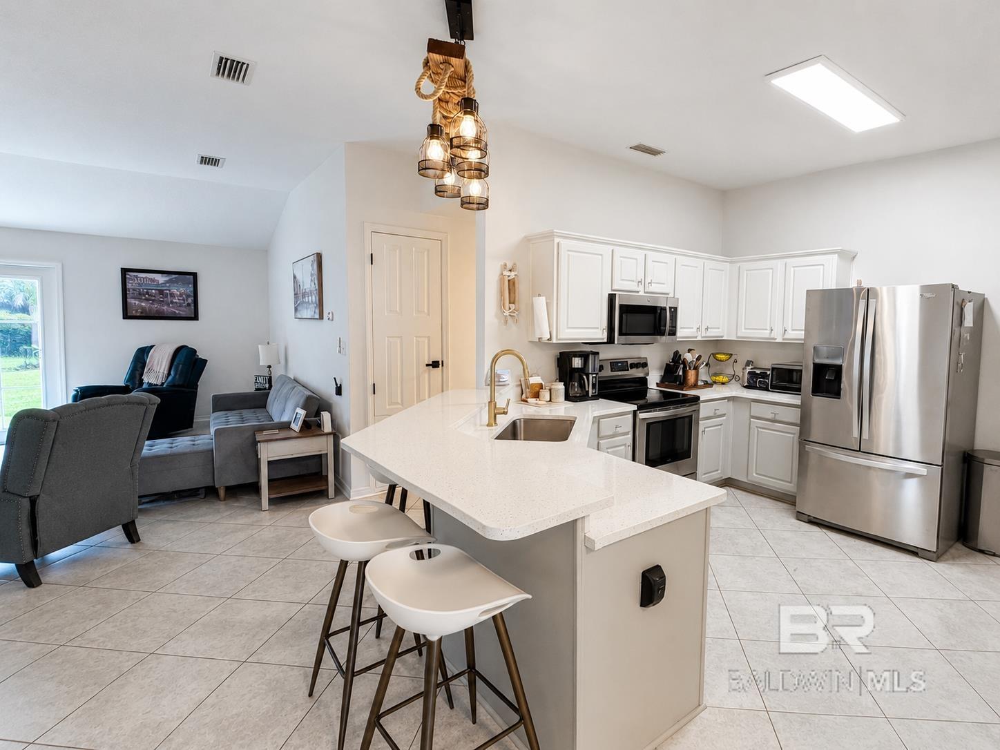 https://zimg.paragon.ice.com/ParagonImages/Property/PG/BCAR/398316/8/0/0/b1c9cd62a1c21076dc143092dae90b19/7/1d0bcd3f20d282f3f13f76a2413f6150/398316-5a8163e0-3a2c-4c95-bd17-60f132d157ec.JPG