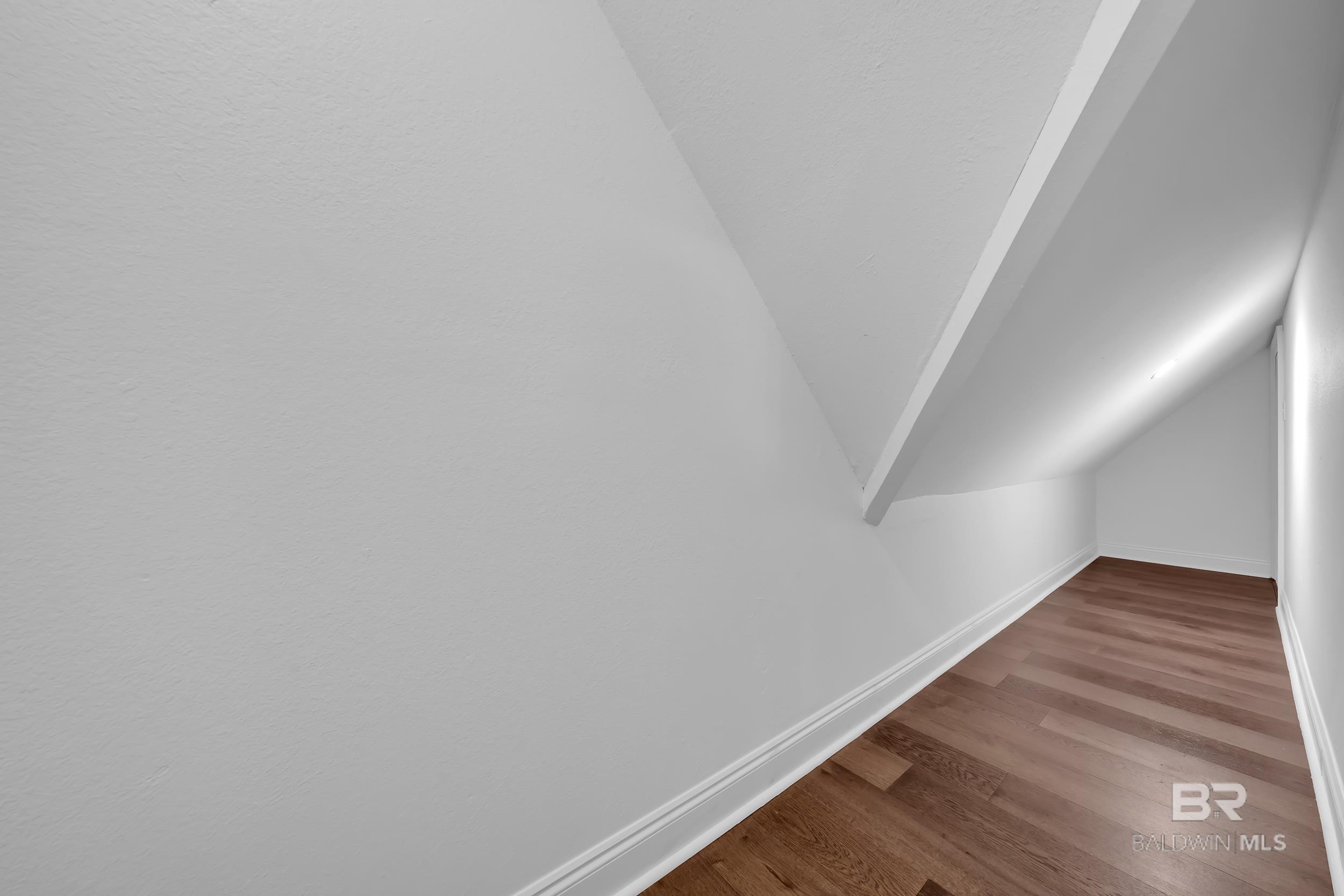 https://zimg.paragon.ice.com/ParagonImages/Property/PG/BCAR/398353/27/0/0/9c806ee118cf704618b089d08ca1c278/7/6137f8ffada06663f0dabacc4efdce40/398353-40ecd5de-6a3d-4b09-912b-fb90bcee6f1f.JPG