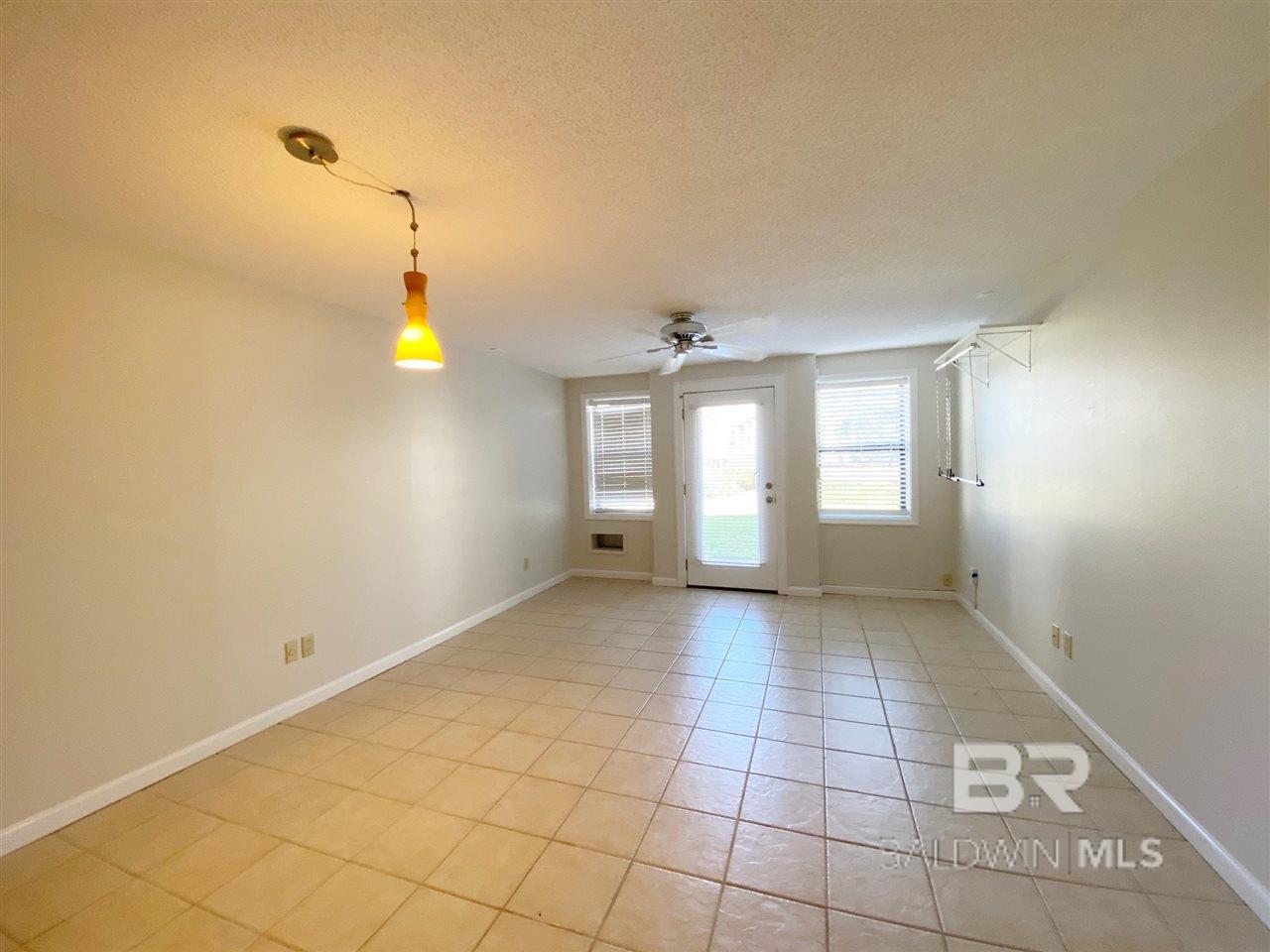 https://zimg.paragon.ice.com/ParagonImages/Property/PG/BCAR/398366/11/0/0/5a1801a3a50fa1c00df5b05bf2dd4780/7/0103d365f5263ca29c88bfbf6d9ead71/398366-DA9FDDBD-027E-4D29-8719-EE54243BAF32.JPG