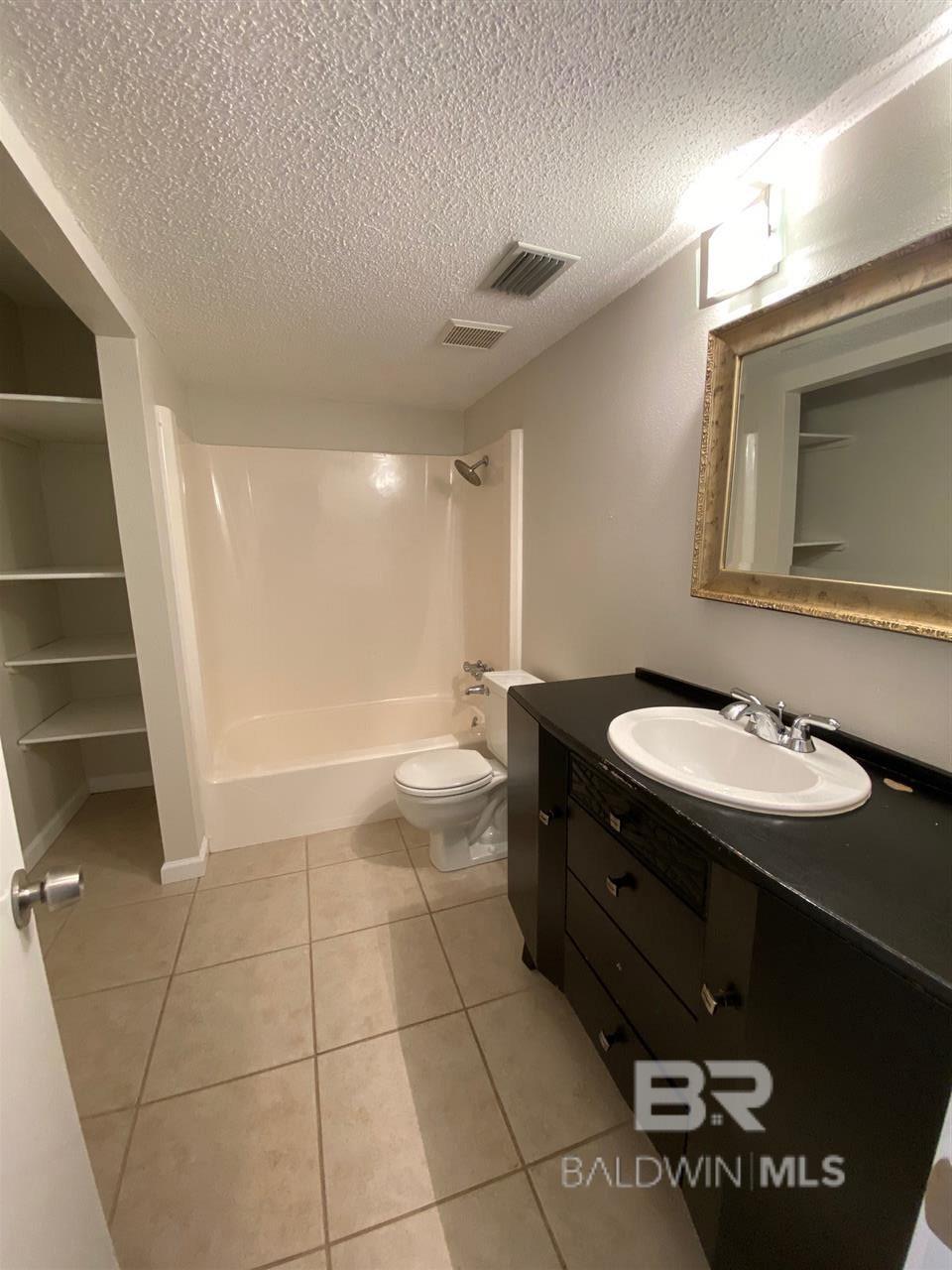 https://zimg.paragon.ice.com/ParagonImages/Property/PG/BCAR/398366/25/0/0/eaf4243f9dbf776e2f5ae16b444a3a8d/7/0103d365f5263ca29c88bfbf6d9ead71/398366-9B326447-95B5-4347-A3DF-73B026F53BEF.JPG