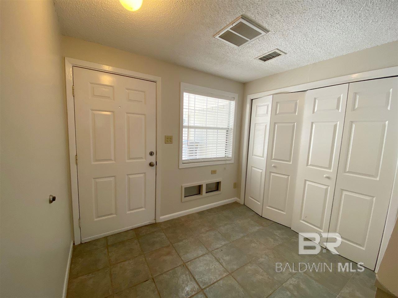 https://zimg.paragon.ice.com/ParagonImages/Property/PG/BCAR/398366/8/0/0/00680ba75d2b4f8e50044a15ec58a7eb/7/0103d365f5263ca29c88bfbf6d9ead71/398366-AEE24AFE-003E-4CFA-BB04-BC1858964A10.JPG