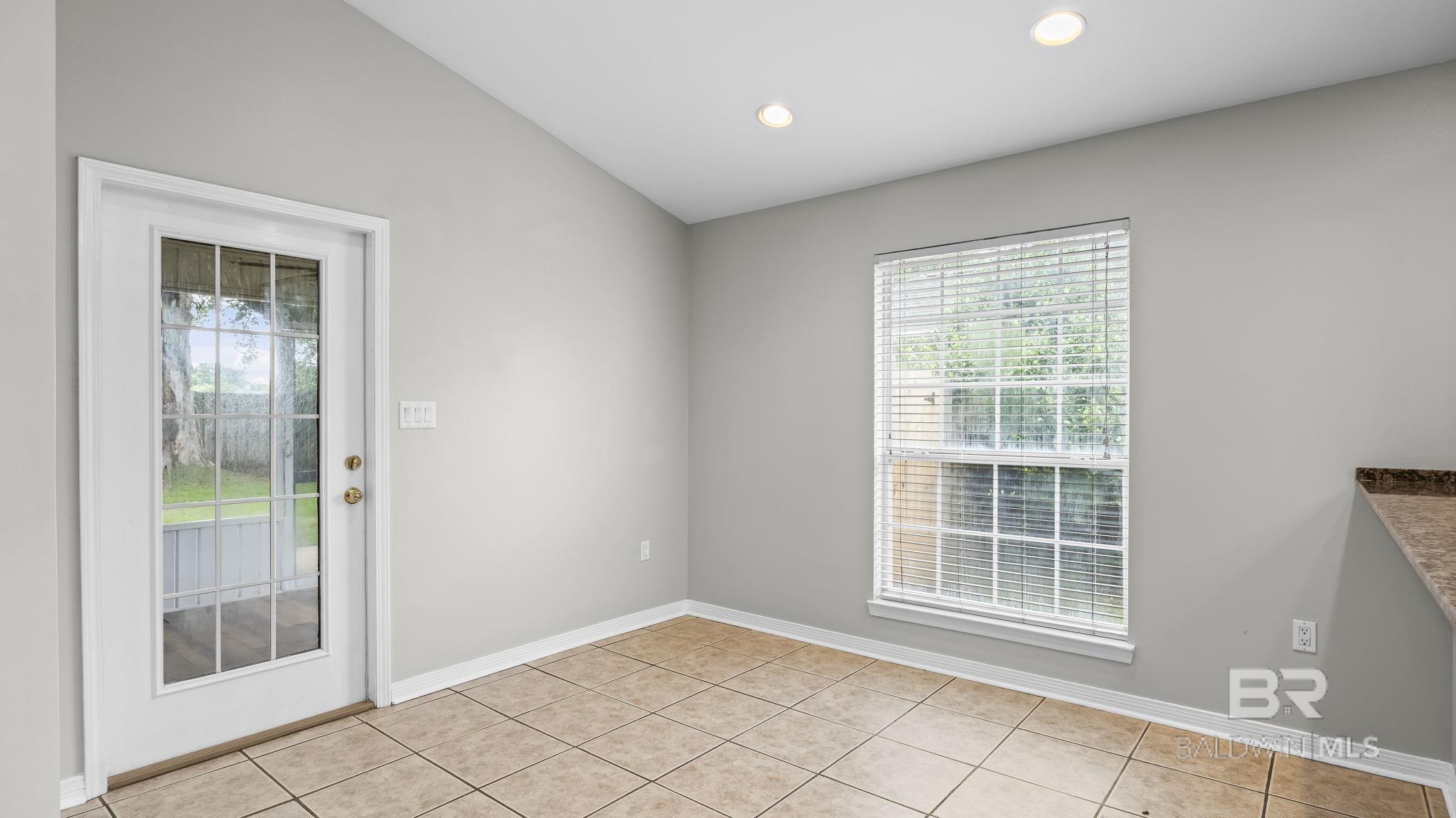 https://zimg.paragon.ice.com/ParagonImages/Property/PG/BCAR/398376/12/0/0/2cdcf00219f5f515810b3cef9eae006c/7/40624a41518abea6cd4d66927bbfa10a/398376-060c812d-c5d9-4ffd-93e4-24e9104577b2.JPG