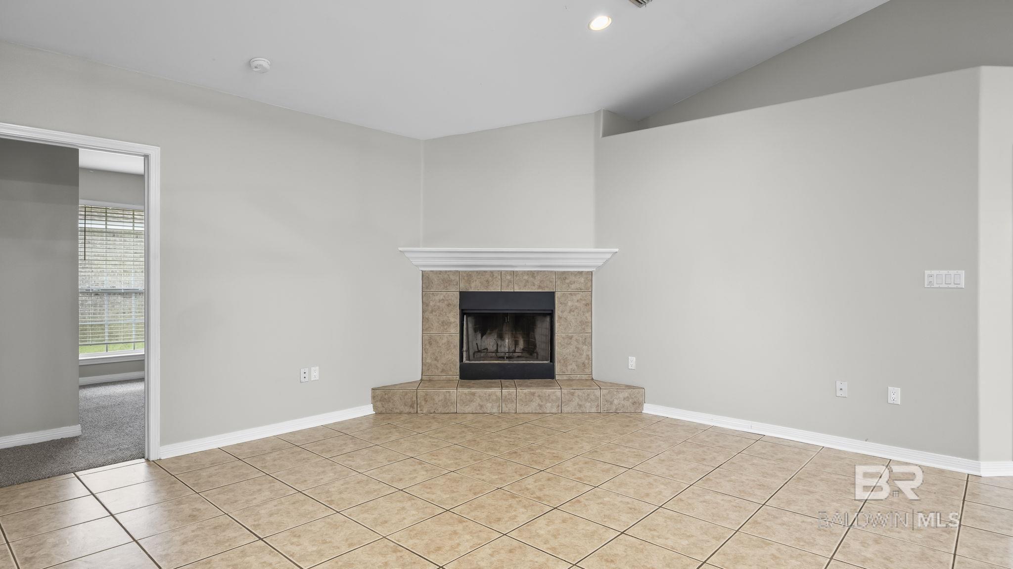 https://zimg.paragon.ice.com/ParagonImages/Property/PG/BCAR/398376/14/0/0/2aae928fd73c7ea806f4216189e7ace1/7/40624a41518abea6cd4d66927bbfa10a/398376-891af240-076f-4aaa-a9f6-e14f06b426b5.JPG