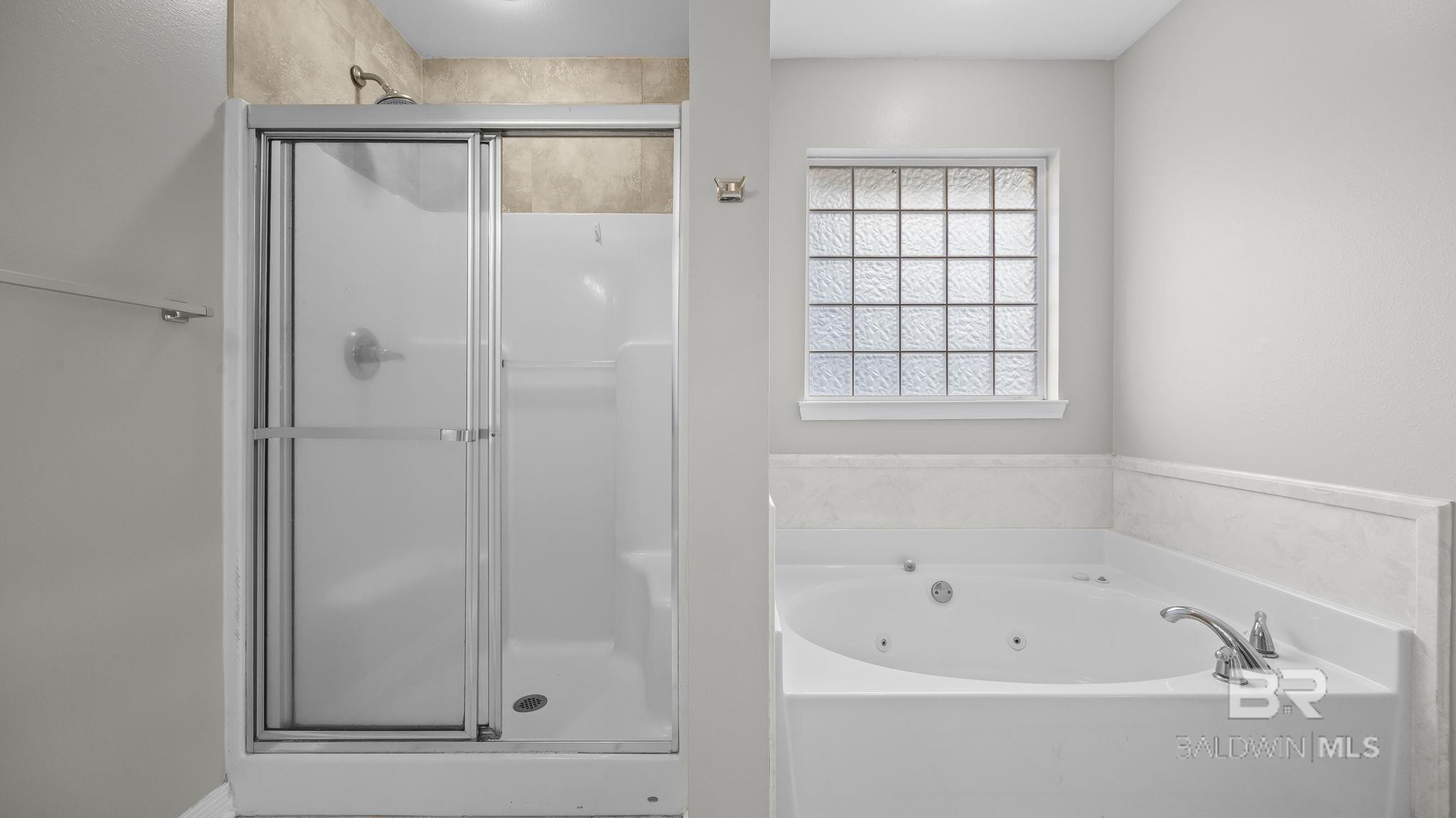 https://zimg.paragon.ice.com/ParagonImages/Property/PG/BCAR/398376/19/0/0/7403026d823a604c3fe02b025dd0e153/7/40624a41518abea6cd4d66927bbfa10a/398376-c6b35379-42e6-4c6d-a3b0-22b76b48c292.JPG