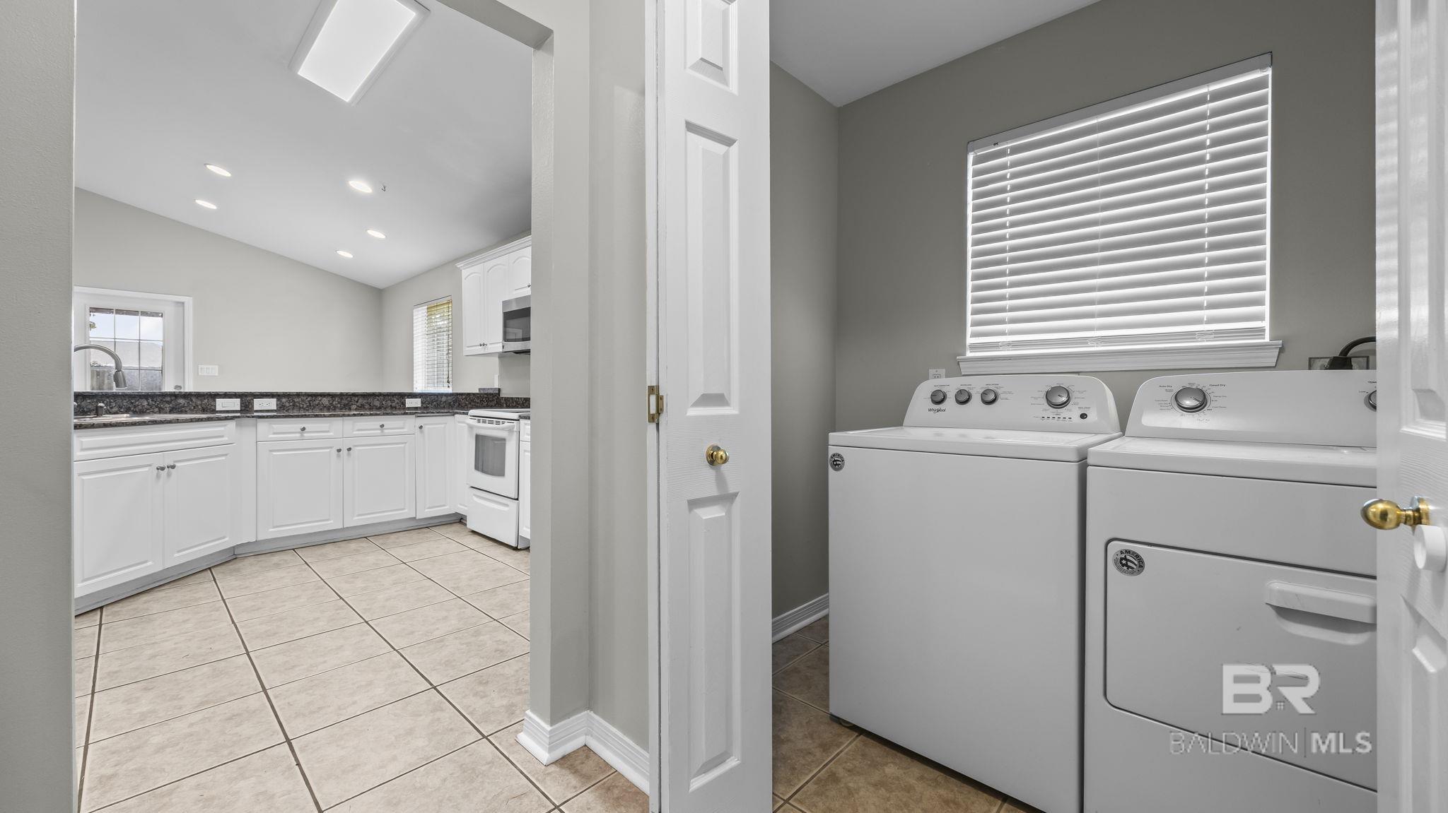 https://zimg.paragon.ice.com/ParagonImages/Property/PG/BCAR/398376/28/0/0/f895dd83210046030424f70a960c8d4a/7/40624a41518abea6cd4d66927bbfa10a/398376-c76c2beb-9ab4-4b23-a96d-00c6665d151c.JPG