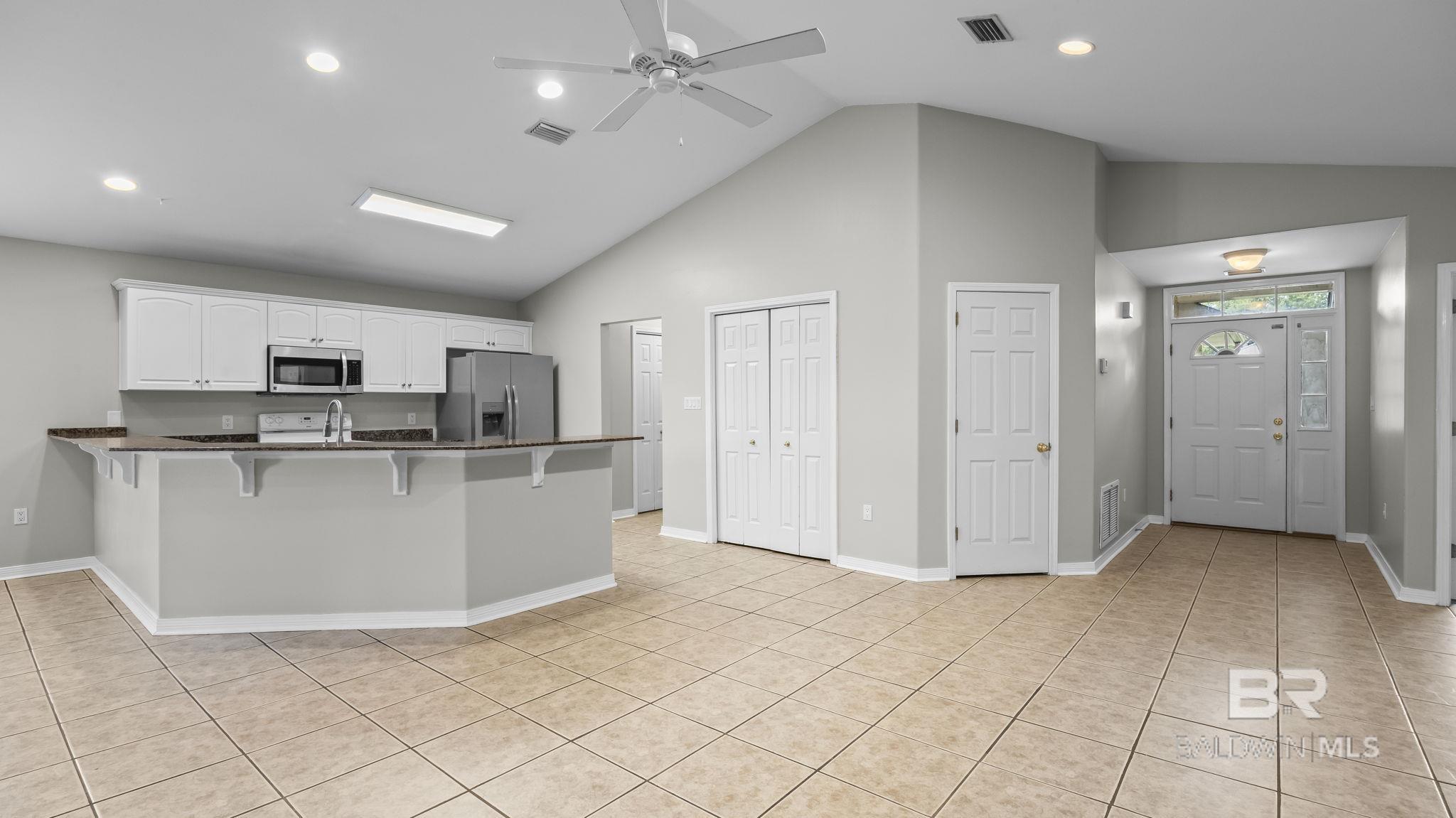 https://zimg.paragon.ice.com/ParagonImages/Property/PG/BCAR/398376/9/0/0/40568ef55cb63c6846c5f1809db650c9/7/40624a41518abea6cd4d66927bbfa10a/398376-b186b1ea-9119-437b-8598-dcd477b94470.JPG