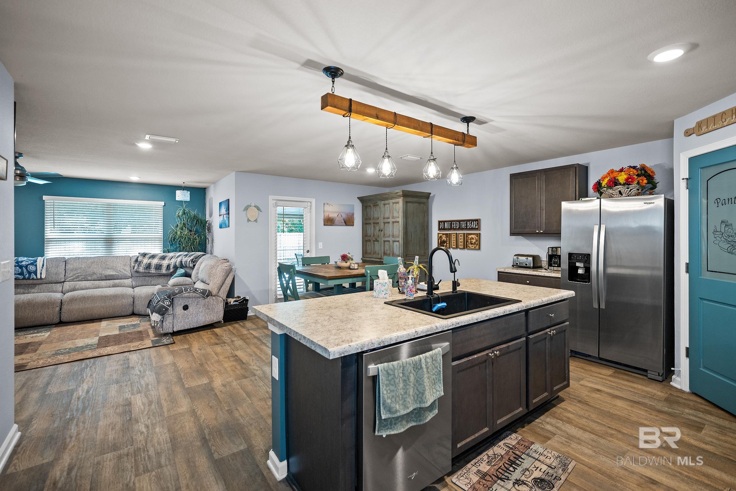 https://zimg.paragon.ice.com/ParagonImages/Property/PG/BCAR/398389/10/0/0/eaf39ab04ddfc227669a9c2c6744b714/7/68dcb8b48fa11d55ebc41ff8197032d9/398389-77a9095d-6d20-4201-bfee-ad97122adbeb.JPG