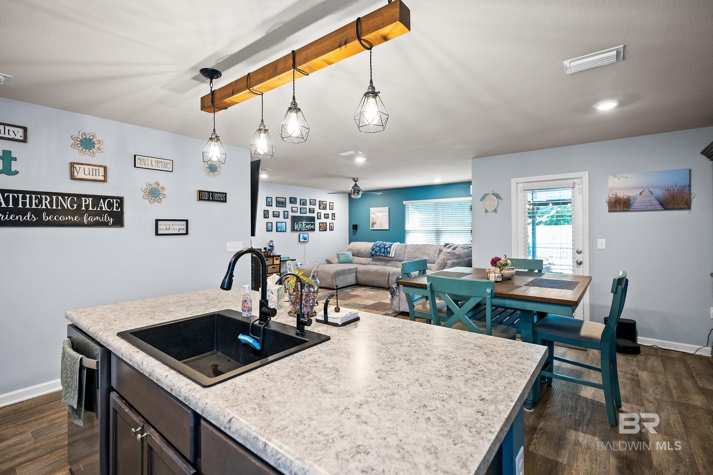 https://zimg.paragon.ice.com/ParagonImages/Property/PG/BCAR/398389/11/0/0/b5ace50bf20c3873969a21ba5f0f9ac1/7/68dcb8b48fa11d55ebc41ff8197032d9/398389-3d5406bb-d88a-4342-ac47-31a6d27adfbb.JPG
