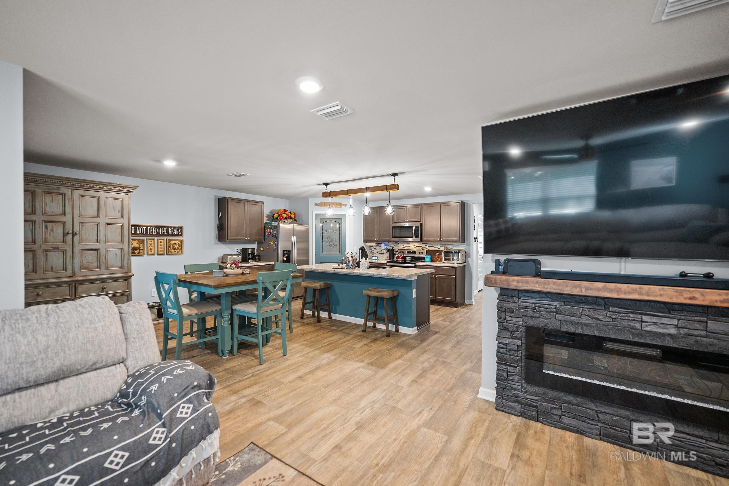 https://zimg.paragon.ice.com/ParagonImages/Property/PG/BCAR/398389/19/0/0/83fb770b8298b77c0325af271a424238/7/68dcb8b48fa11d55ebc41ff8197032d9/398389-1d4a8583-28e6-4d1c-bb34-82da0bef0f15.JPG