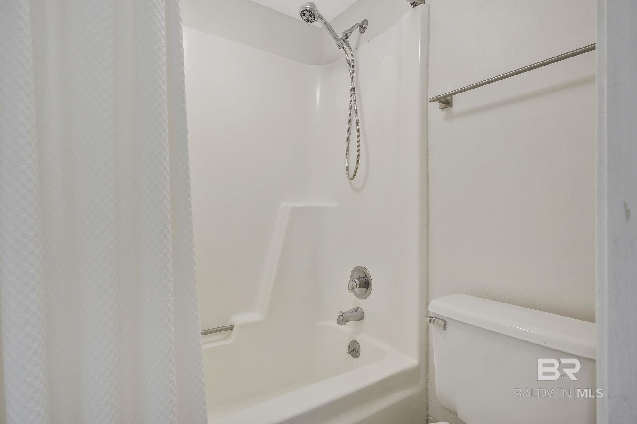 https://zimg.paragon.ice.com/ParagonImages/Property/PG/BCAR/398392/22/0/0/64fde562565edc2b961b97f5b2605397/7/dccea728f3223a3b8f038d3a424b26da/398392-bd692db1-c62c-4489-bc40-ee925cceade2.JPG