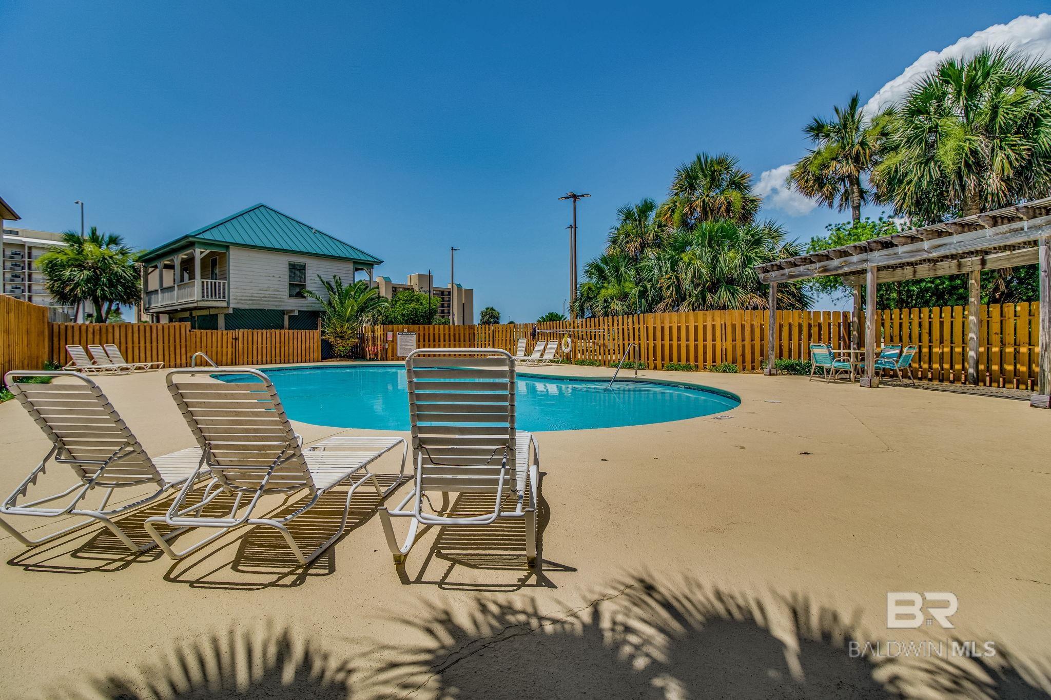 https://zimg.paragon.ice.com/ParagonImages/Property/PG/BCAR/398392/56/0/0/c3633cee403313f8ba08b6e86e5a2b0b/7/dccea728f3223a3b8f038d3a424b26da/398392-a465de17-5baf-435f-880b-d55b3d92601d.JPG
