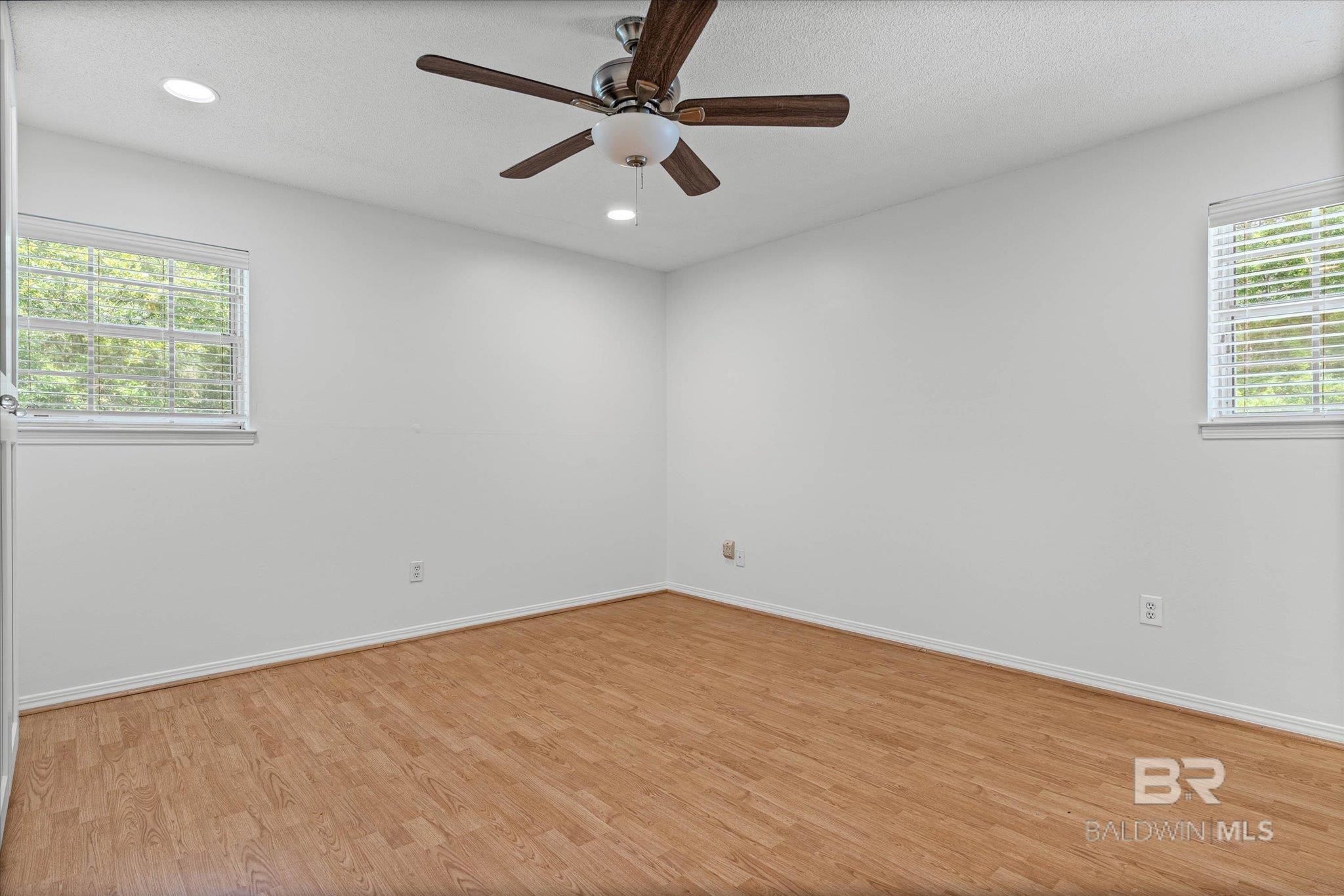 https://zimg.paragon.ice.com/ParagonImages/Property/PG/BCAR/398394/12/0/0/a10e78a7b771327fdf6175dbd90045d3/7/87d1c3f4cc3679856c756b28588495e5/398394-f4e2c9a8-e99a-44a3-b51a-3a0532f0e22a.JPG