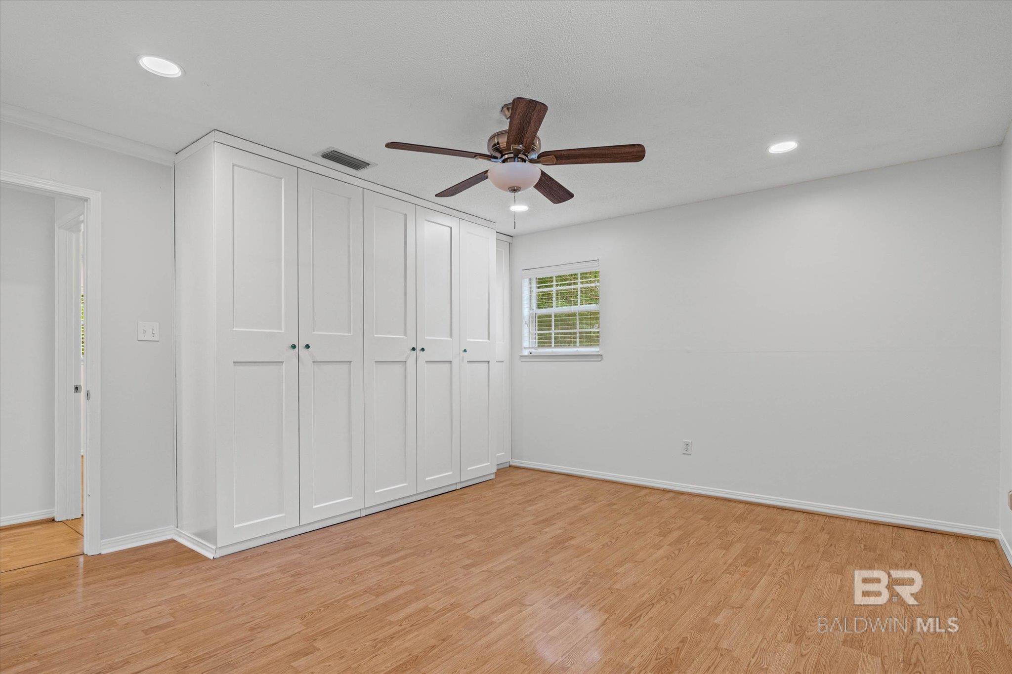 https://zimg.paragon.ice.com/ParagonImages/Property/PG/BCAR/398394/15/0/0/c59a0c2a892ef04e7bf7d970afe6a41b/7/87d1c3f4cc3679856c756b28588495e5/398394-0422bb74-7c51-431d-9b6e-5efd80d7d6e6.JPG