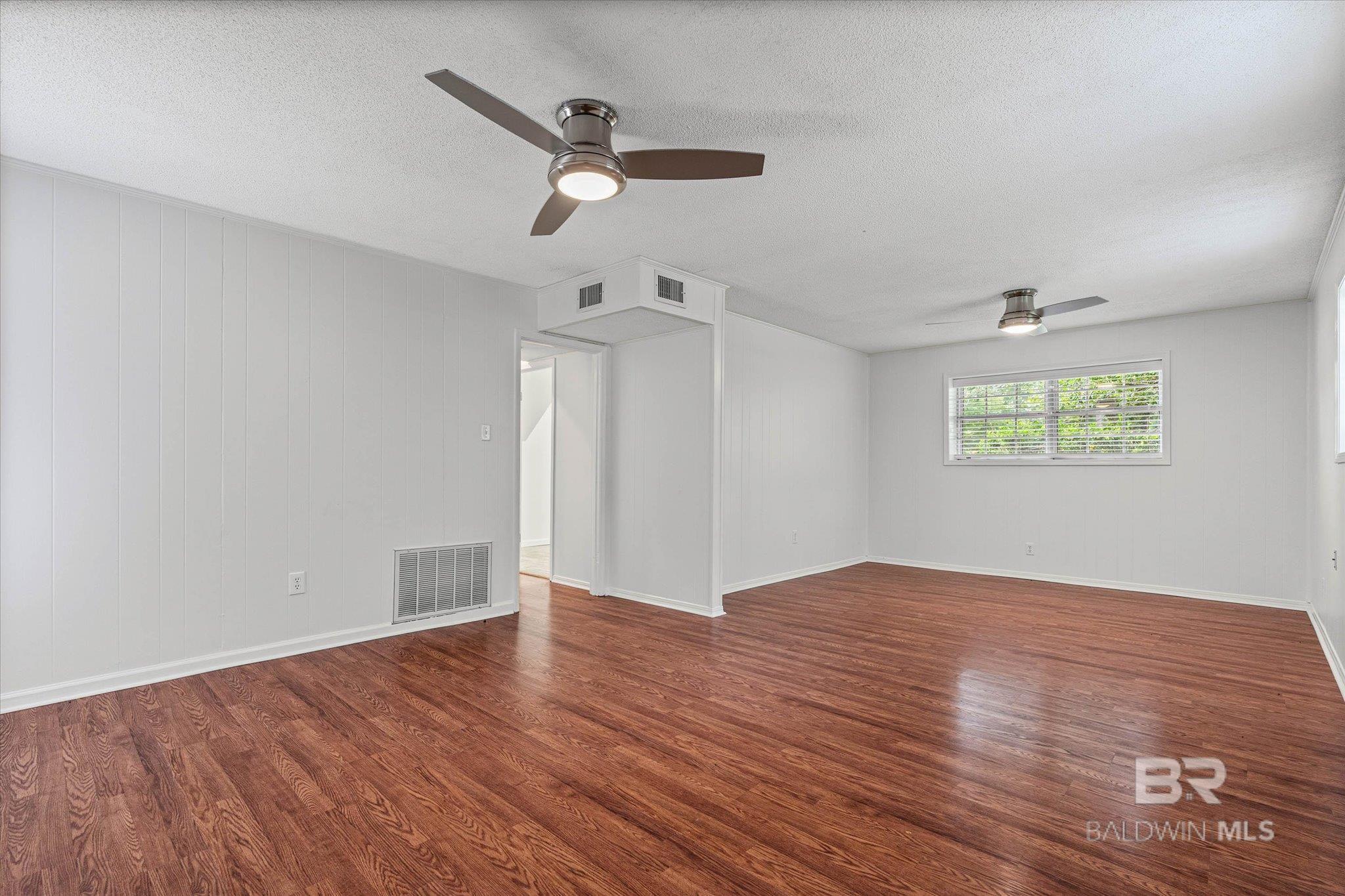 https://zimg.paragon.ice.com/ParagonImages/Property/PG/BCAR/398394/22/0/0/364572349c23f11251b8da8c57520ca7/7/87d1c3f4cc3679856c756b28588495e5/398394-a1be8b66-8647-43da-b74d-35afbe3883fa.JPG