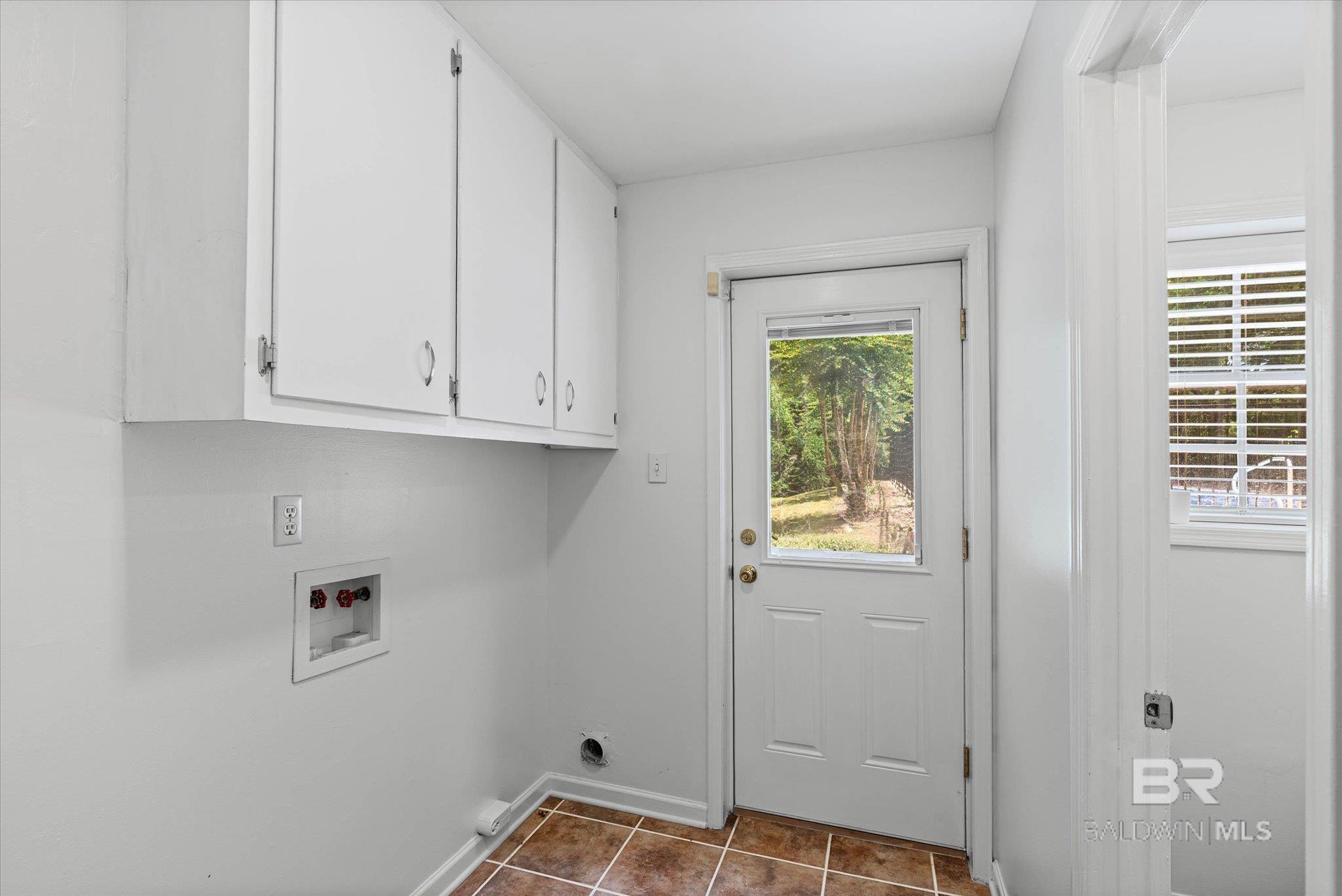 https://zimg.paragon.ice.com/ParagonImages/Property/PG/BCAR/398394/24/0/0/106a61cd749a30dd6b08be029ac288b6/7/87d1c3f4cc3679856c756b28588495e5/398394-3e3465c3-0a01-4a3b-938f-62bb40cf0239.JPG