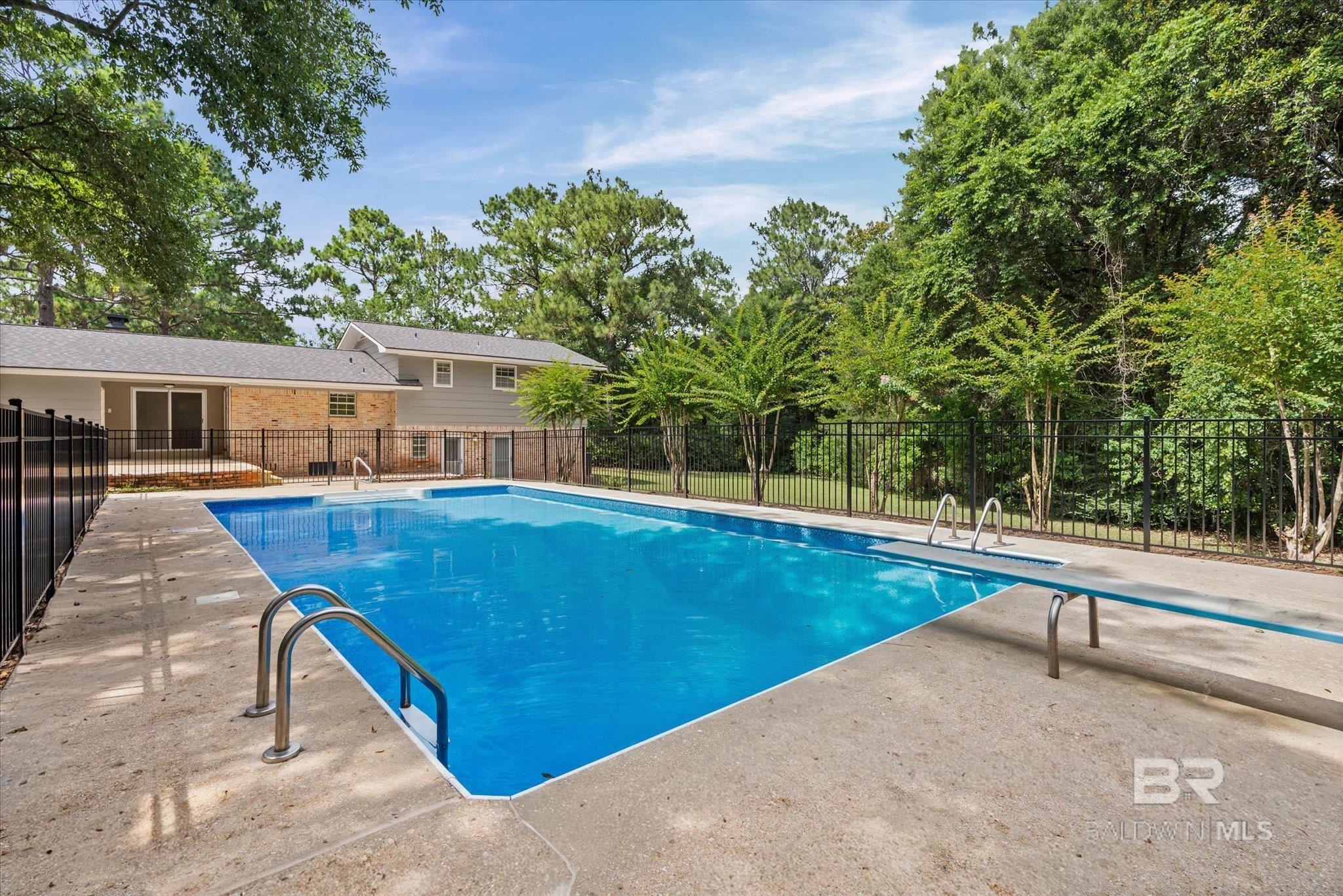 https://zimg.paragon.ice.com/ParagonImages/Property/PG/BCAR/398394/29/0/0/34955c9824e0f7999da7b19ac7ac0d45/7/87d1c3f4cc3679856c756b28588495e5/398394-868584d7-4bb0-42dc-a08e-901146d73200.JPG