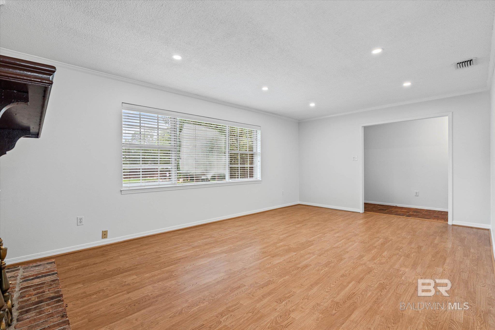 https://zimg.paragon.ice.com/ParagonImages/Property/PG/BCAR/398394/3/0/0/ca3c1c8c5fae4e90e86c4b39f85bb87e/7/87d1c3f4cc3679856c756b28588495e5/398394-93195eec-1c6d-4ef1-bded-4f1567802c83.JPG