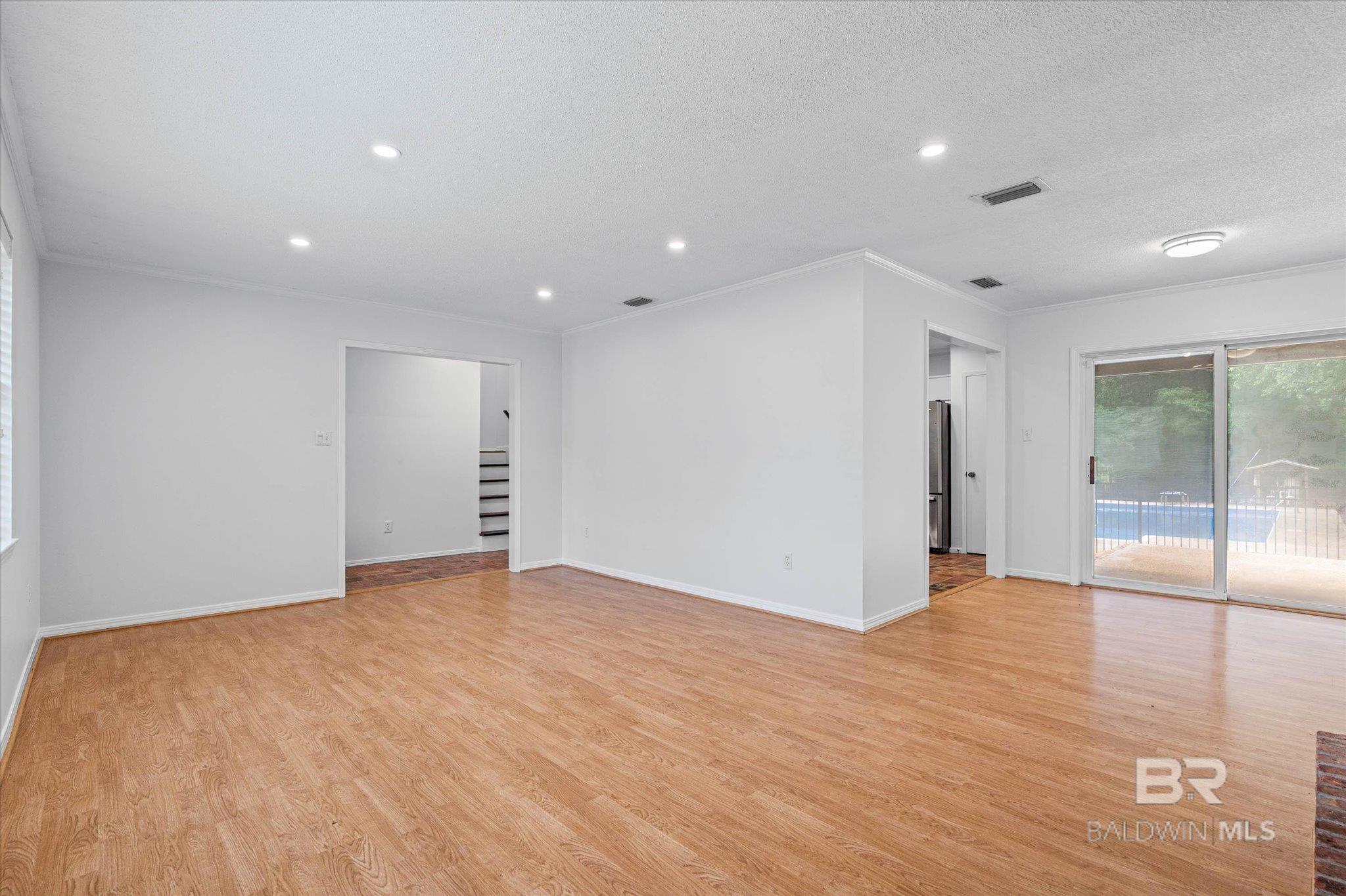 https://zimg.paragon.ice.com/ParagonImages/Property/PG/BCAR/398394/4/0/0/c859c4a6e3d4d7dfb16870c7d6ea0d7a/7/87d1c3f4cc3679856c756b28588495e5/398394-bfd8a707-3981-4f9d-90ec-c4e0d0193e81.JPG