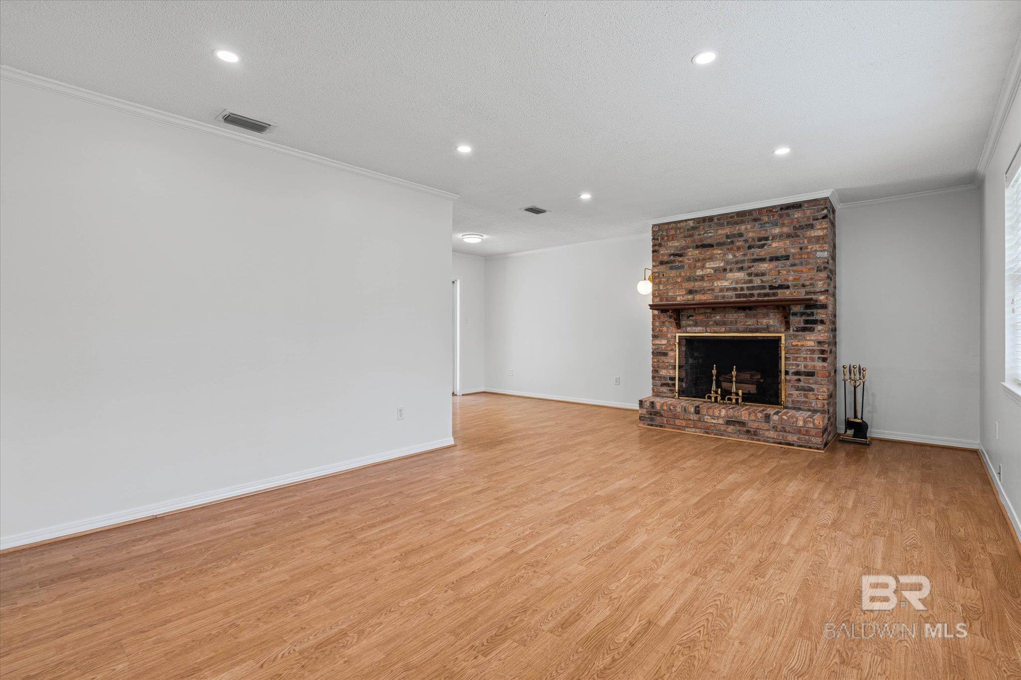 https://zimg.paragon.ice.com/ParagonImages/Property/PG/BCAR/398394/5/0/0/5fa19b9fc39e5d2417598b58fa03113a/7/87d1c3f4cc3679856c756b28588495e5/398394-e53a0dc7-7c1a-46c8-8a52-664f97a440fc.JPG