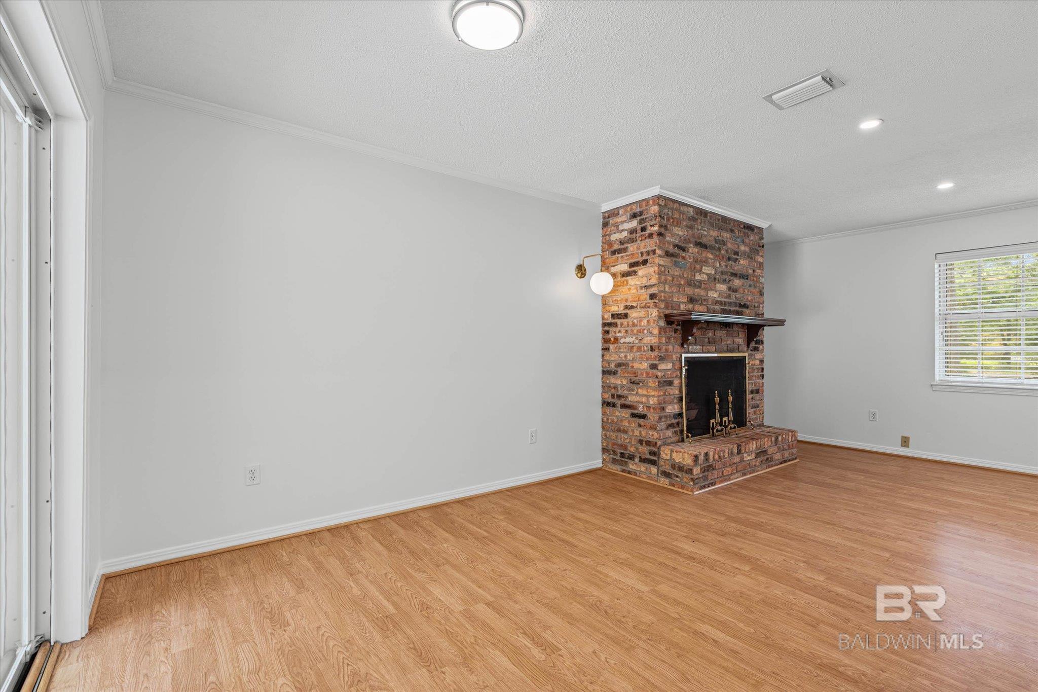 https://zimg.paragon.ice.com/ParagonImages/Property/PG/BCAR/398394/6/0/0/f7ae703cb3f1df9ded199b04dd99c11a/7/87d1c3f4cc3679856c756b28588495e5/398394-9bc8620f-2fac-44c0-9f09-eb822572538a.JPG