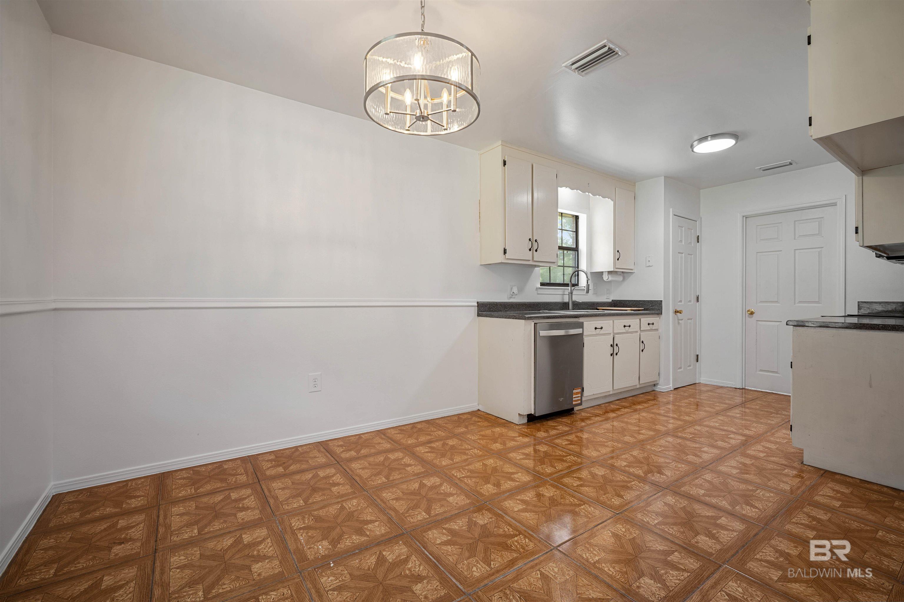 https://zimg.paragon.ice.com/ParagonImages/Property/PG/BCAR/398395/13/0/0/bcf85314322e6043cd22b6068e2b800d/7/1fa460bf4dedfdef3c2800ef390fd11e/398395-6e507154-d762-470a-a058-e6e2a9efe9e2.JPG