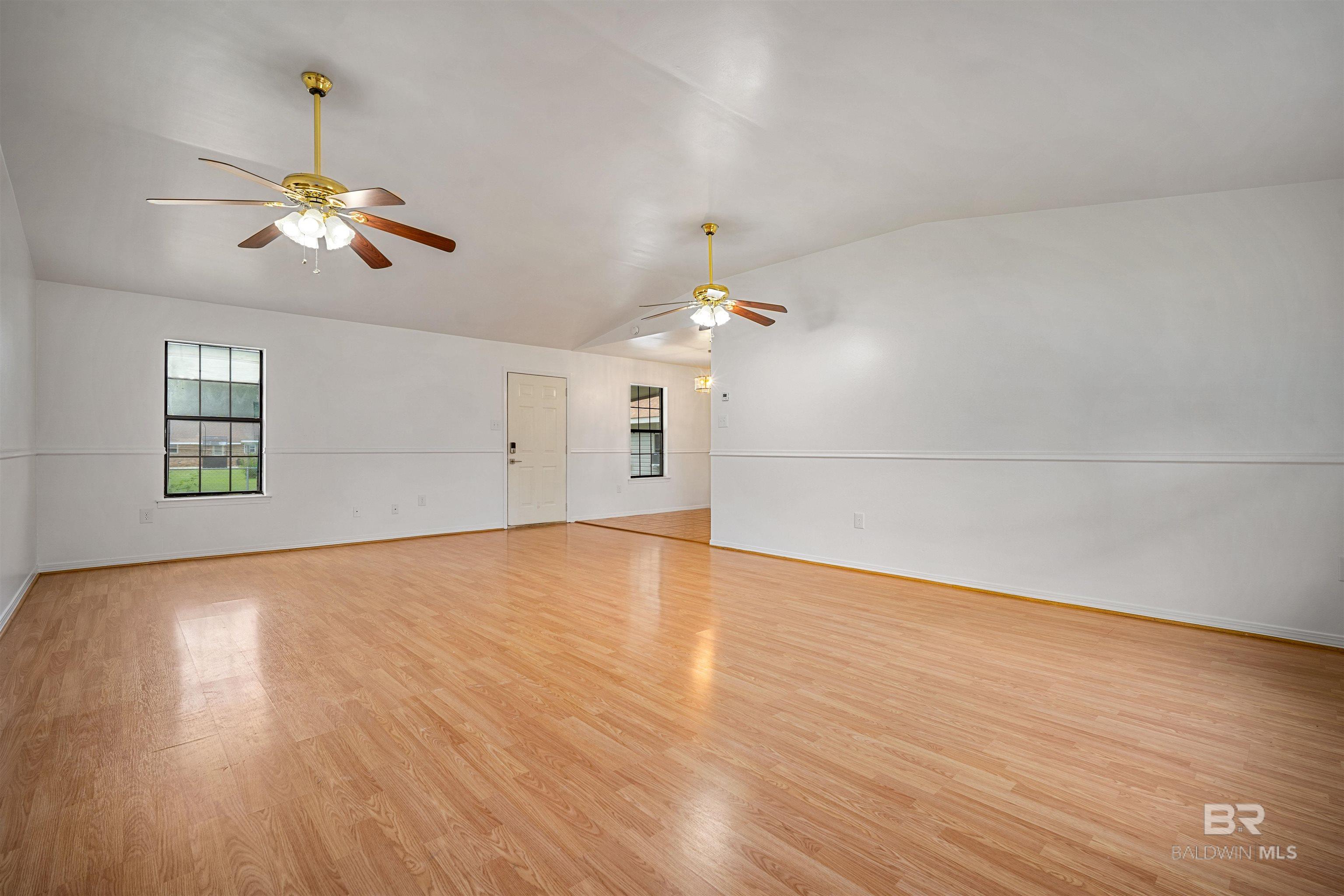 https://zimg.paragon.ice.com/ParagonImages/Property/PG/BCAR/398395/4/0/0/8233df05c4868c1acc047f05f9ecf333/7/1fa460bf4dedfdef3c2800ef390fd11e/398395-5be615d7-de2d-44e5-876e-fef97c41de6a.JPG