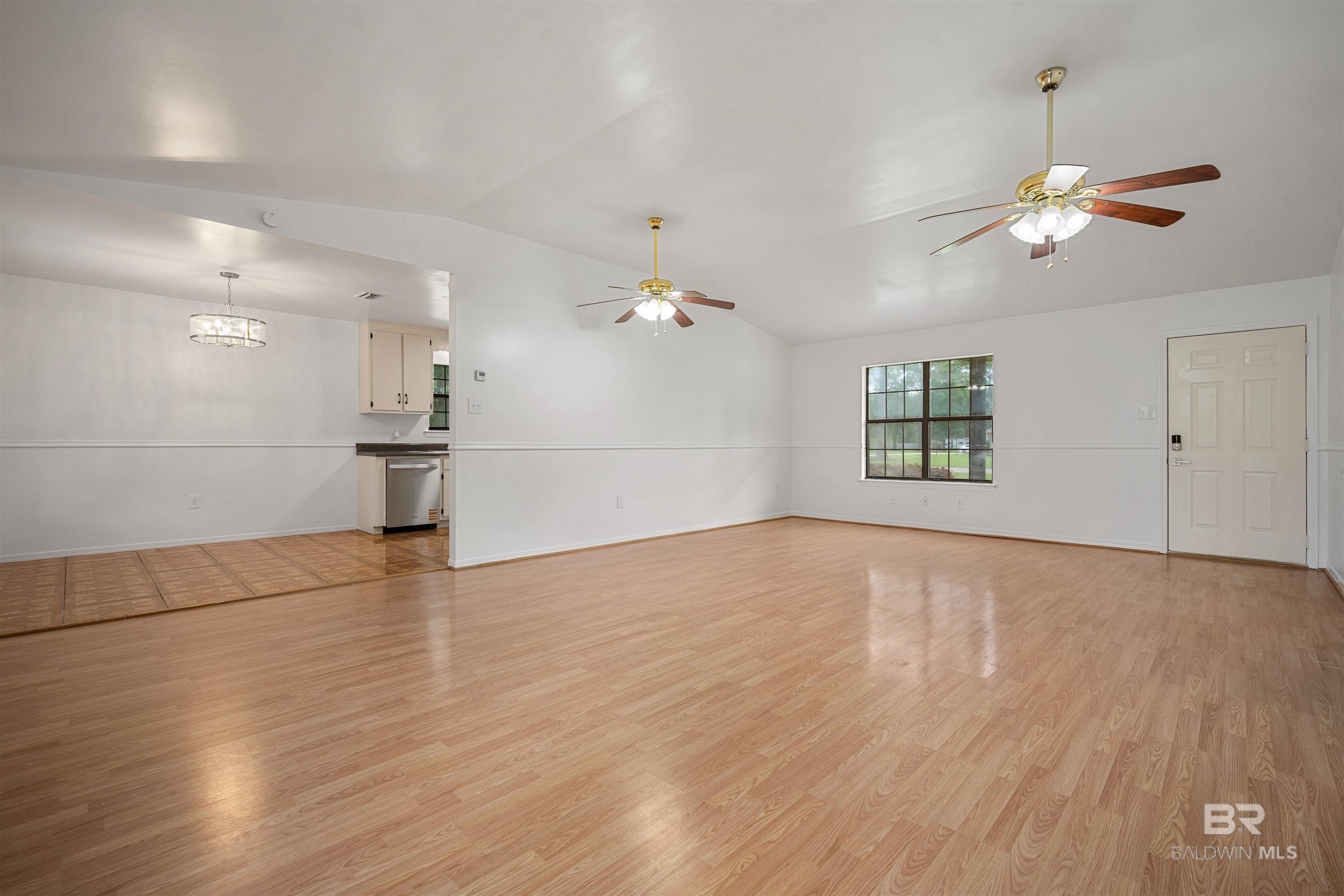 https://zimg.paragon.ice.com/ParagonImages/Property/PG/BCAR/398395/6/0/0/38a280102f5b3fff374f565220882f5c/7/1fa460bf4dedfdef3c2800ef390fd11e/398395-0e965f74-a4ec-424c-a3cb-9ede2aac92bb.JPG
