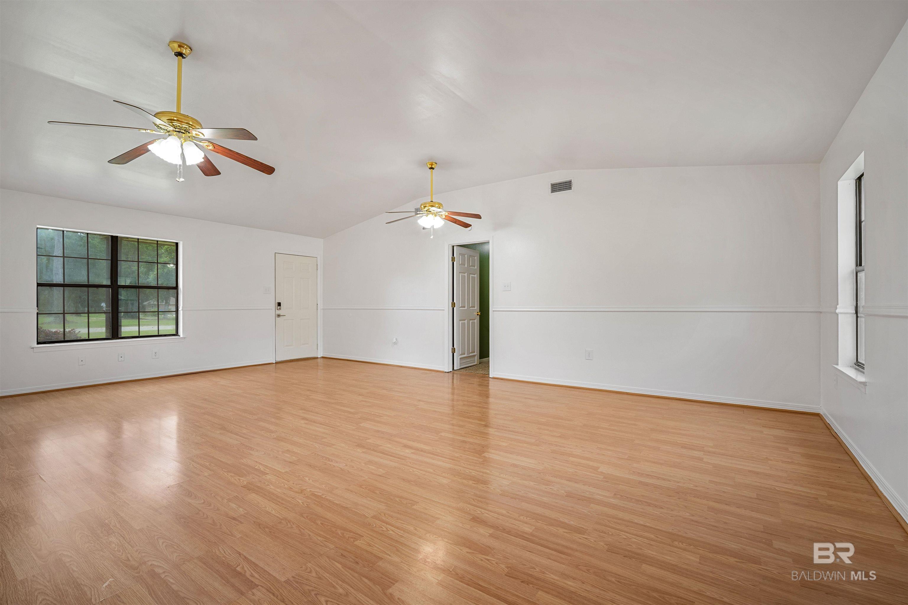 https://zimg.paragon.ice.com/ParagonImages/Property/PG/BCAR/398395/7/0/0/ba2b08c68958a628f50027e862251a4f/7/1fa460bf4dedfdef3c2800ef390fd11e/398395-95e8b021-cf35-4a7a-8a7a-d9b281b12713.JPG