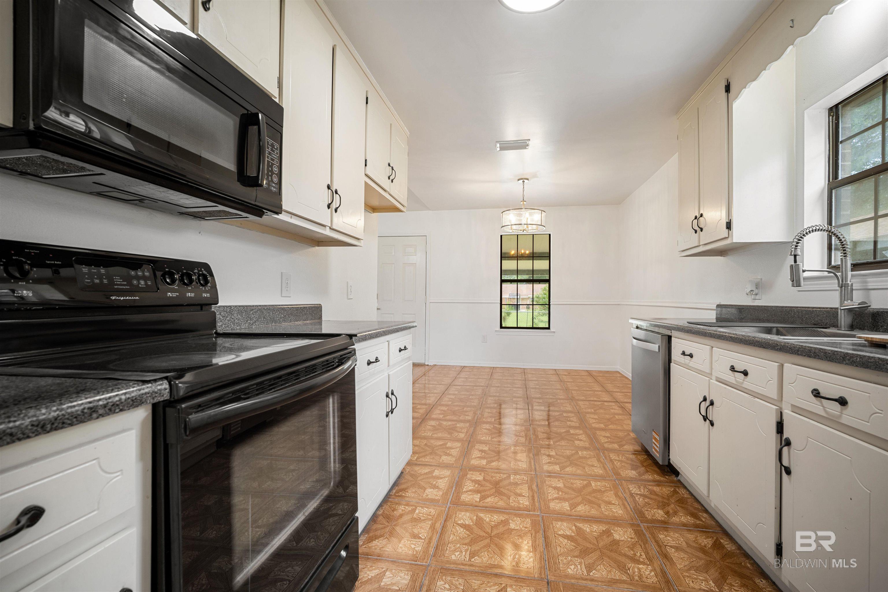 https://zimg.paragon.ice.com/ParagonImages/Property/PG/BCAR/398395/8/0/0/7287ce99b4401cb157032f82fb0ff57d/7/1fa460bf4dedfdef3c2800ef390fd11e/398395-8e258913-91de-4900-af3e-dd96dd7d5d1b.JPG