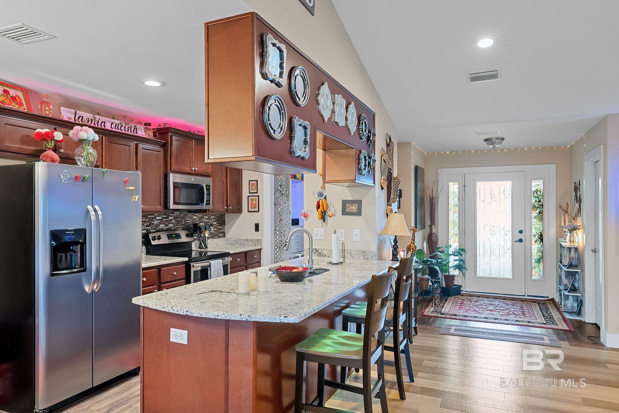 https://zimg.paragon.ice.com/ParagonImages/Property/PG/BCAR/398396/9/0/0/27021be4924845ceeadda8d53b041b00/7/a1edac3df78364f5b47e9c9b15158e5a/398396-bf82579d-ef8c-439c-8987-74559c842db6.JPG