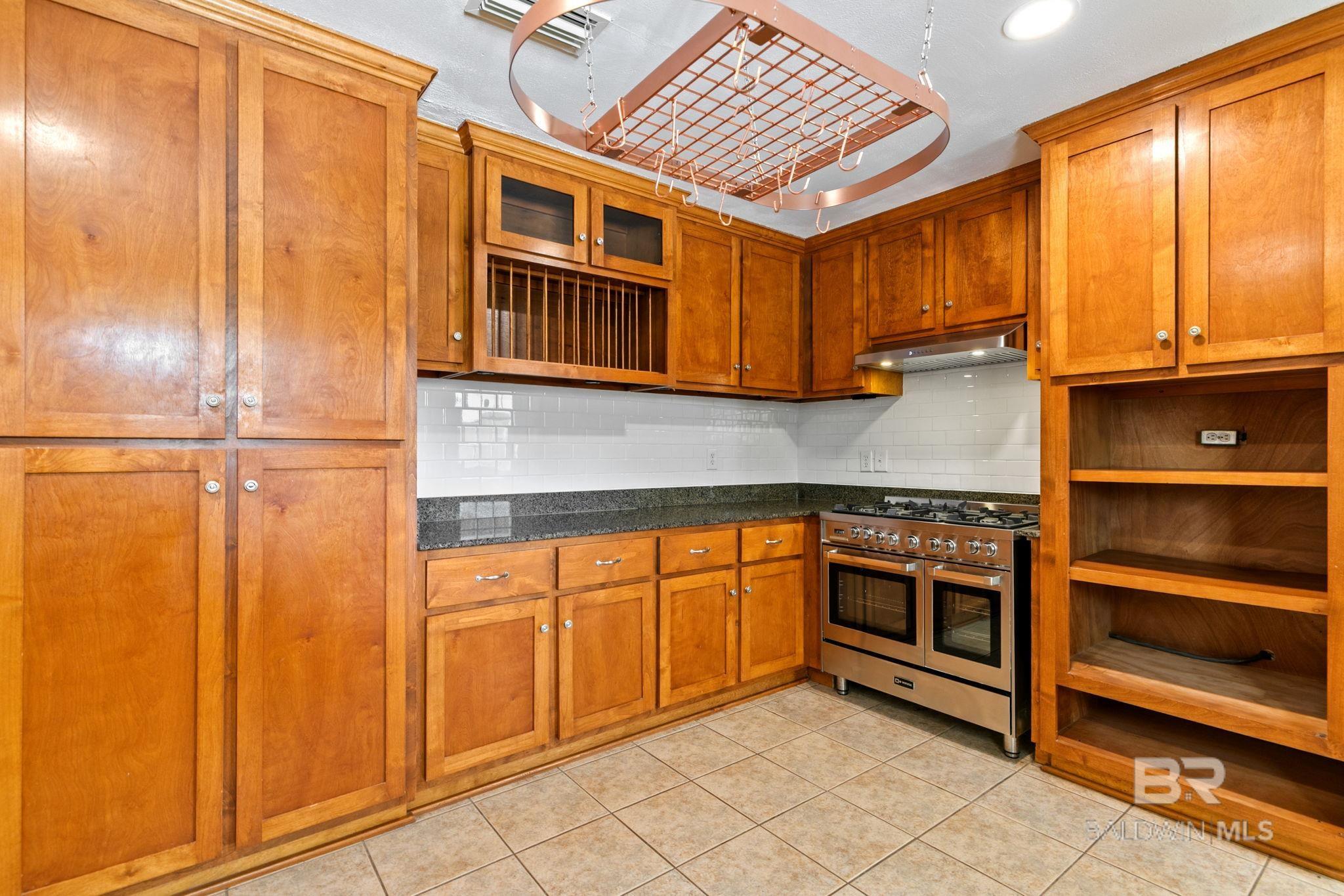 https://zimg.paragon.ice.com/ParagonImages/Property/PG/BCAR/398398/11/0/0/6a530cb92d39ab88df27721ccacd7496/7/e20ecf1d489159a015ebc0cb1a47db09/398398-768084bd-d892-4ade-8205-3b34dfe58678.JPG